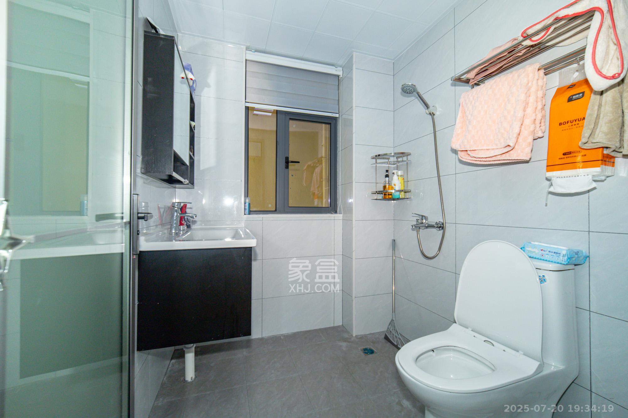 九玺铭城（九玺华府）  3室2厅2卫    99.0万卫生间