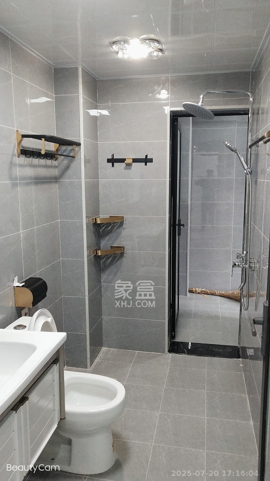 保利大都汇一期、二期  3室2厅2卫    2600.0元/月室内图