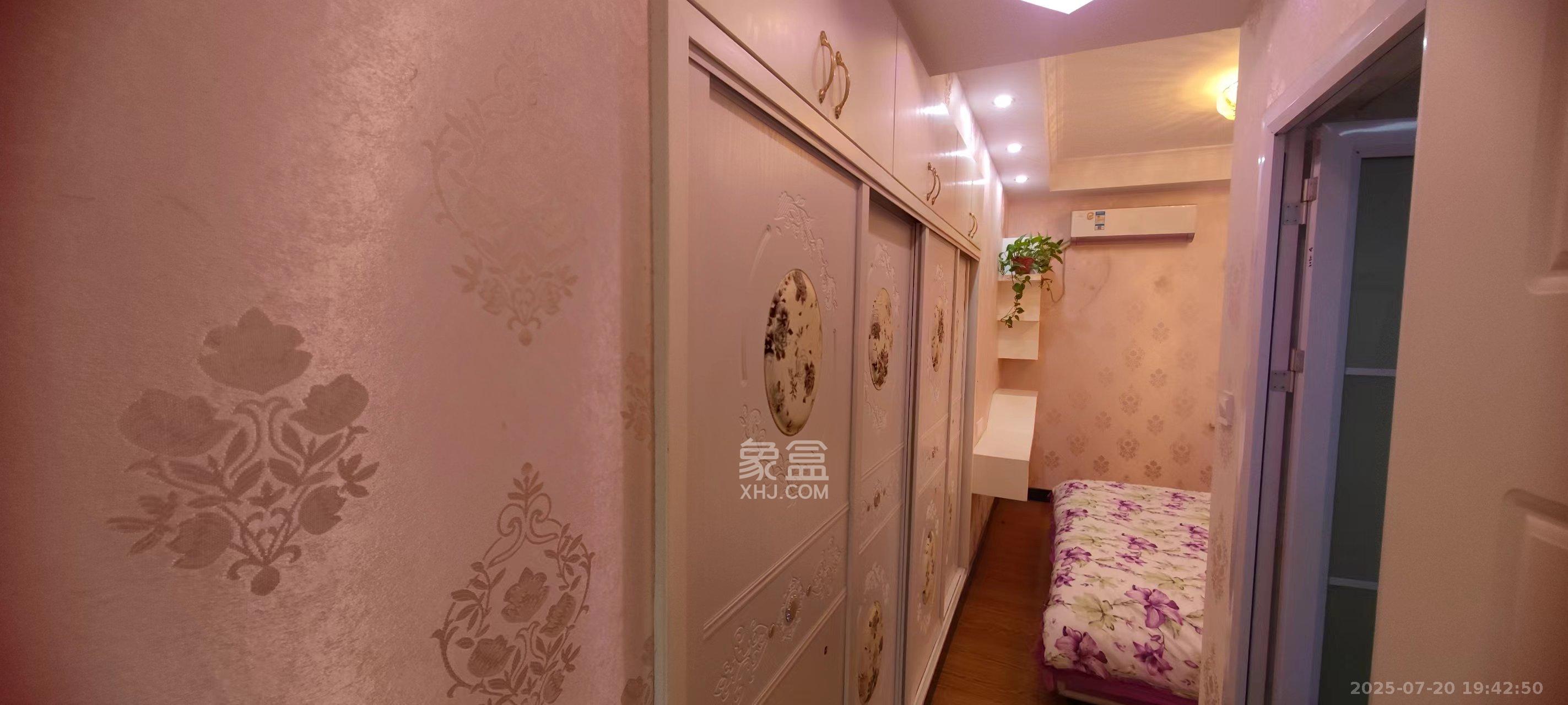麓山枫情  3室2厅2卫   3000.00元/月室内图