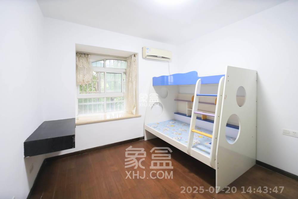 嘉盛华庭（一期、二期、三期）  3室2厅2卫    2800.0元/月室内图