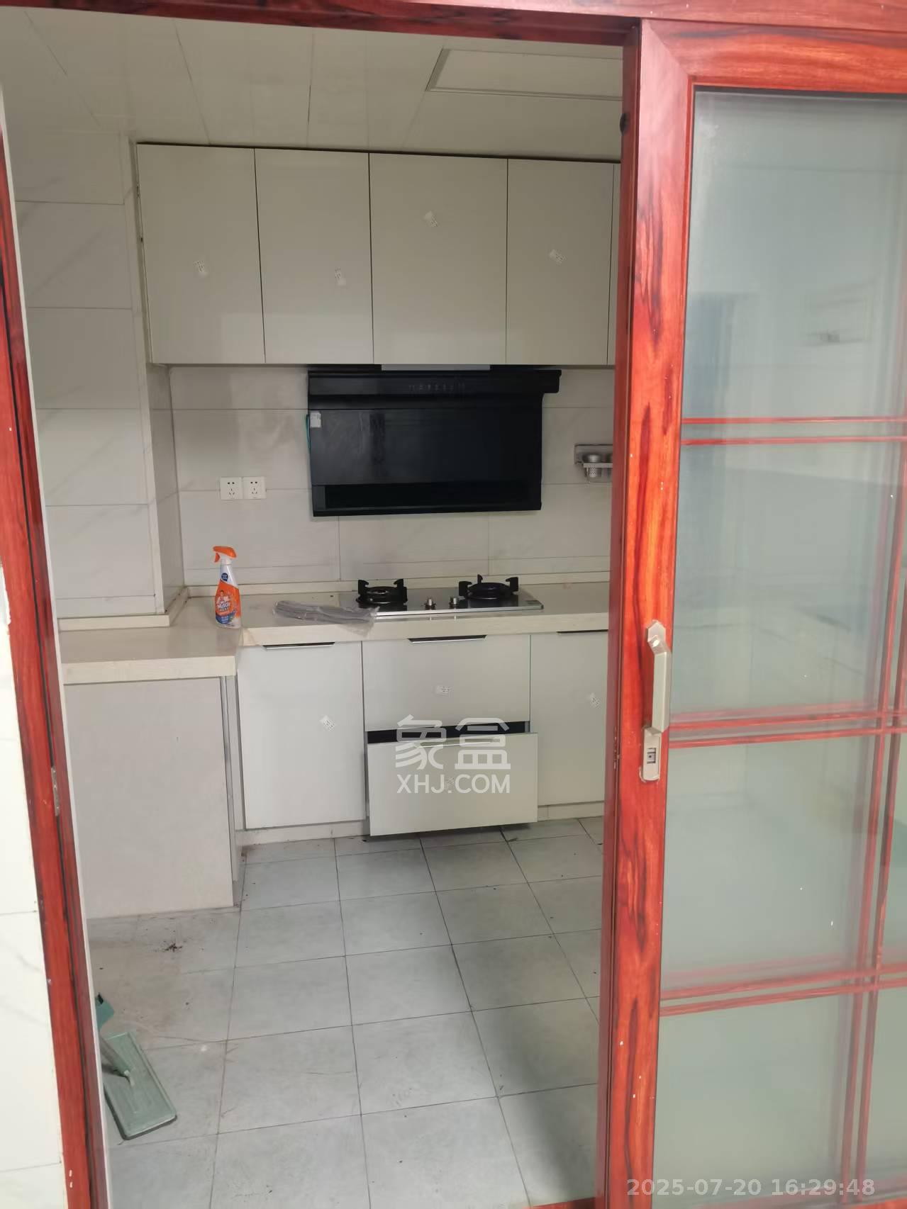 星城新宇川河苑 3室2厅2卫 2300.0元/月 星城新宇川河苑 3室2厅2卫 2300.0元/月室内图