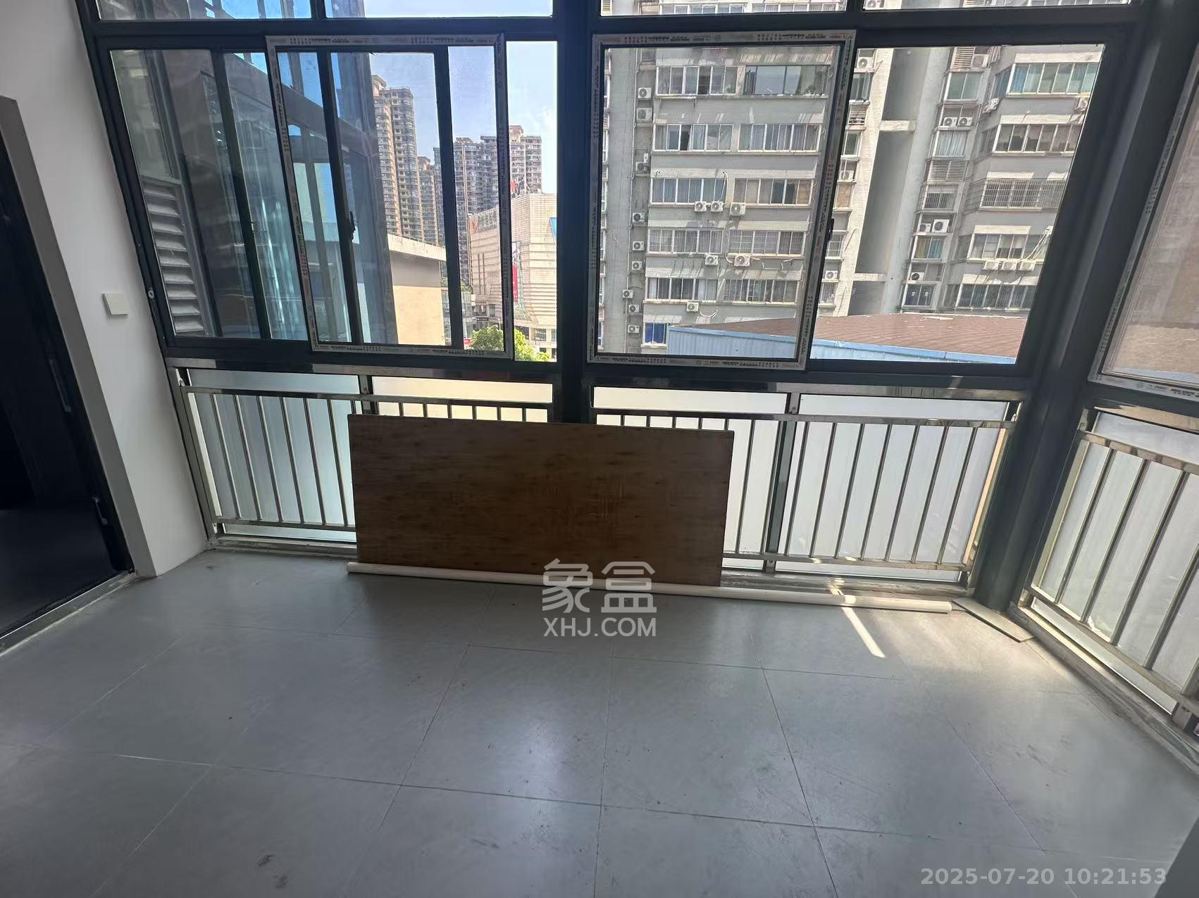 岳麓区教师村 3室2厅1卫 2300.0元/月 岳麓区教师村 3室2厅1卫 2300.0元/月室内图