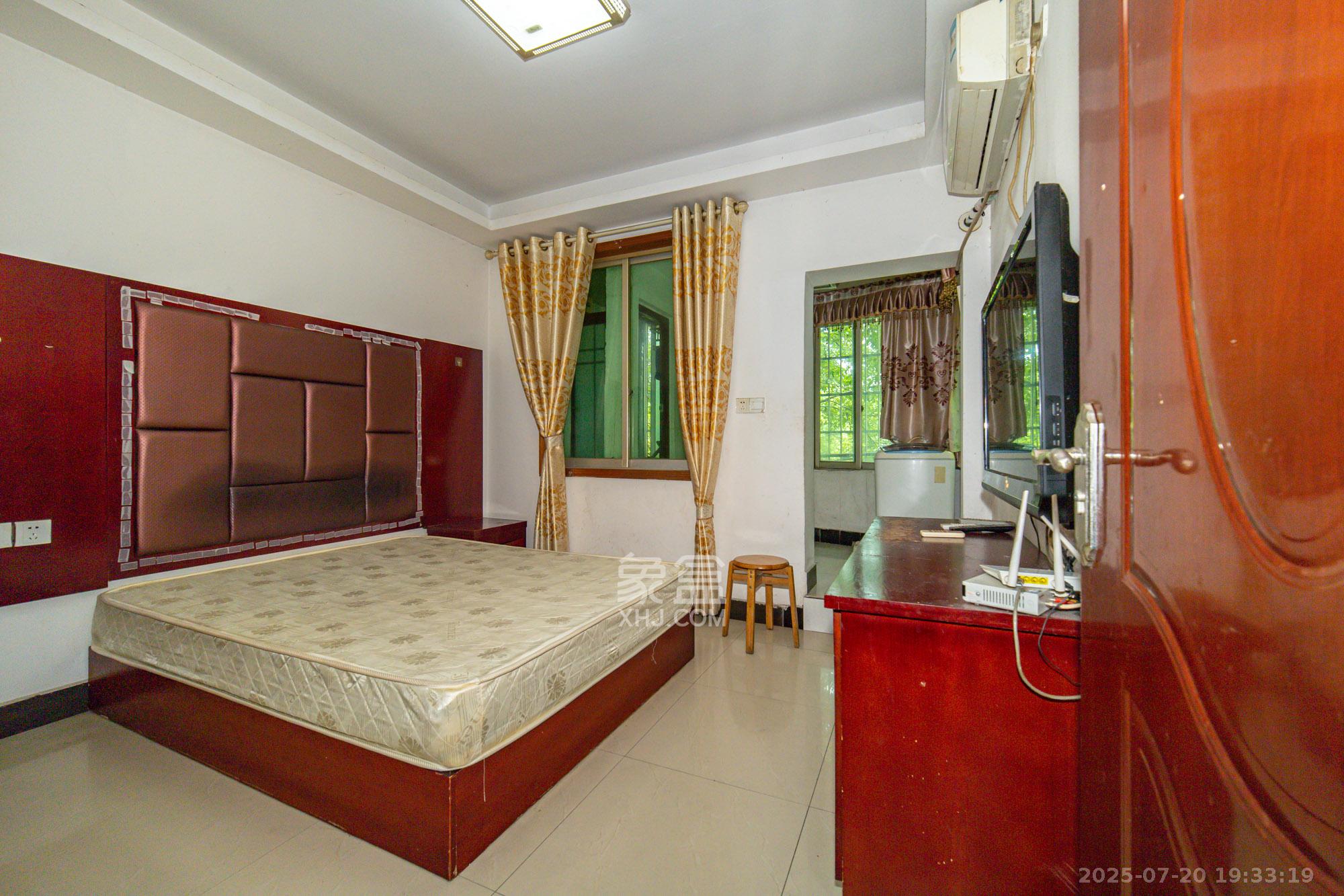 中南汽车世界  3室2厅2卫    40.0万 中南汽车世界  3室2厅2卫    40.0万客厅