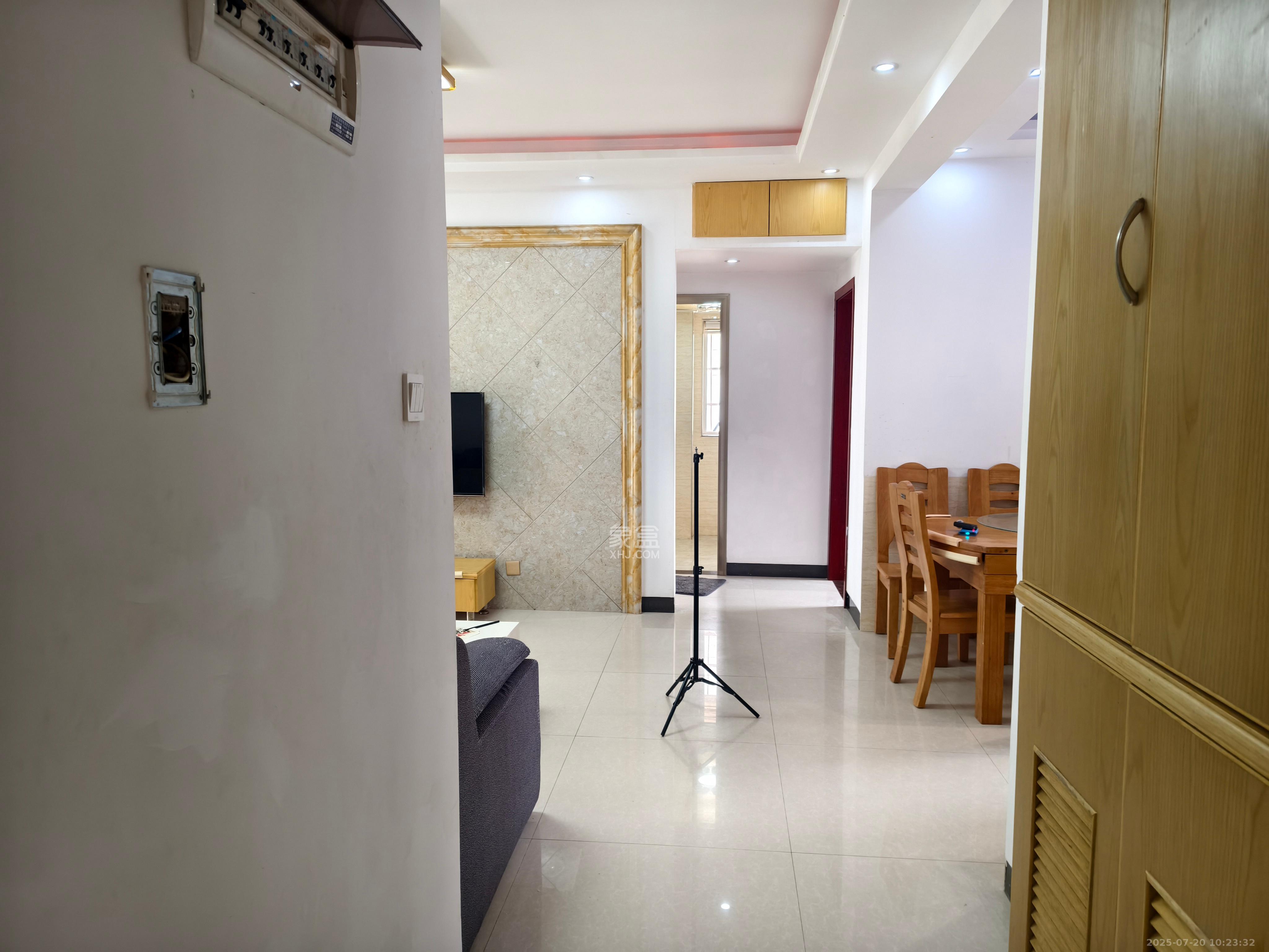 嘉顺苑 1室2厅1卫 2200.0元/月 嘉顺苑 1室2厅1卫 2200.0元/月室内图