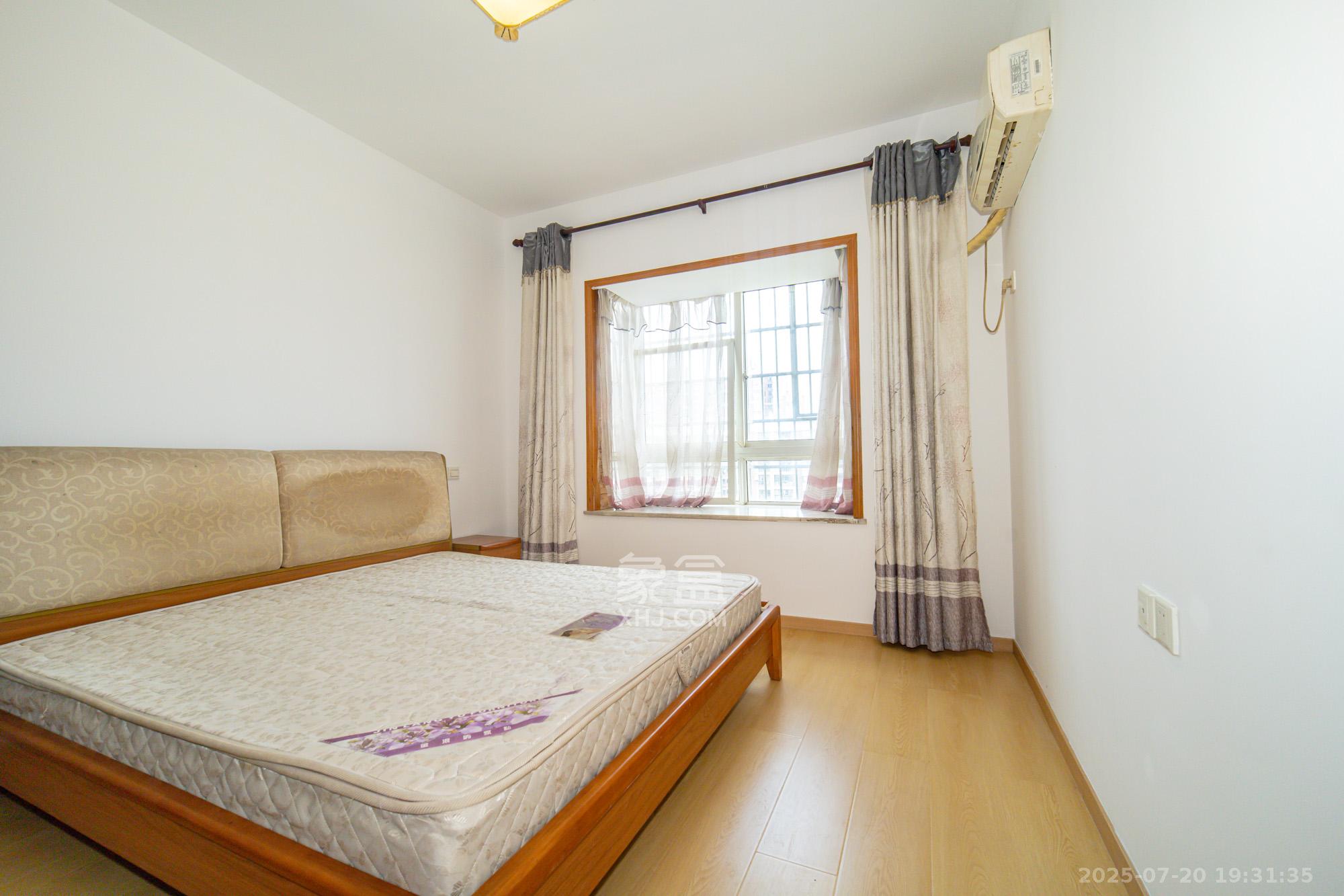 楚天中苑 2室2厅1卫 39.8万 楚天中苑 2室2厅1卫 39.8万卧室