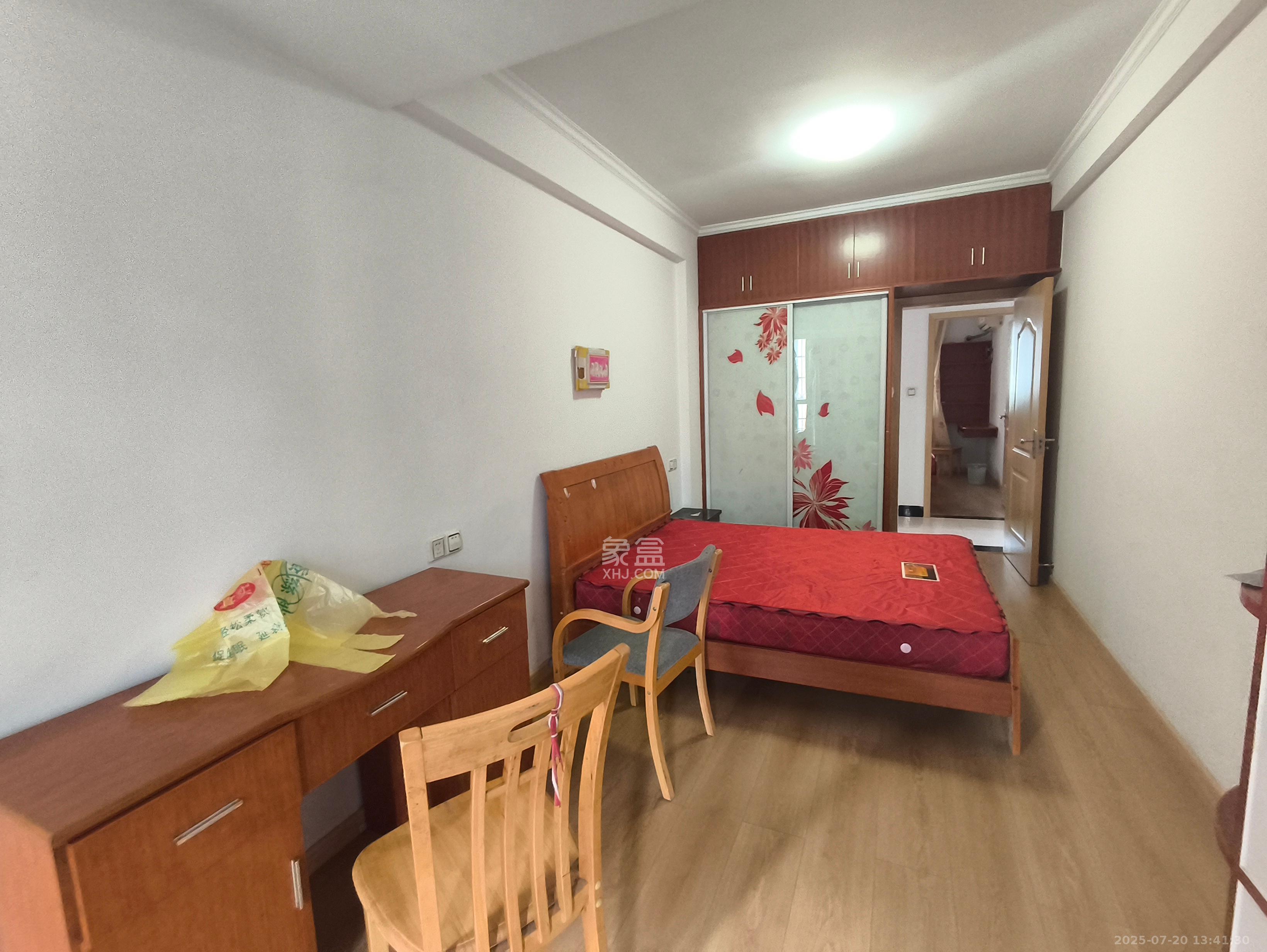红树湾  3室2厅2卫   2200.00元/月室内图