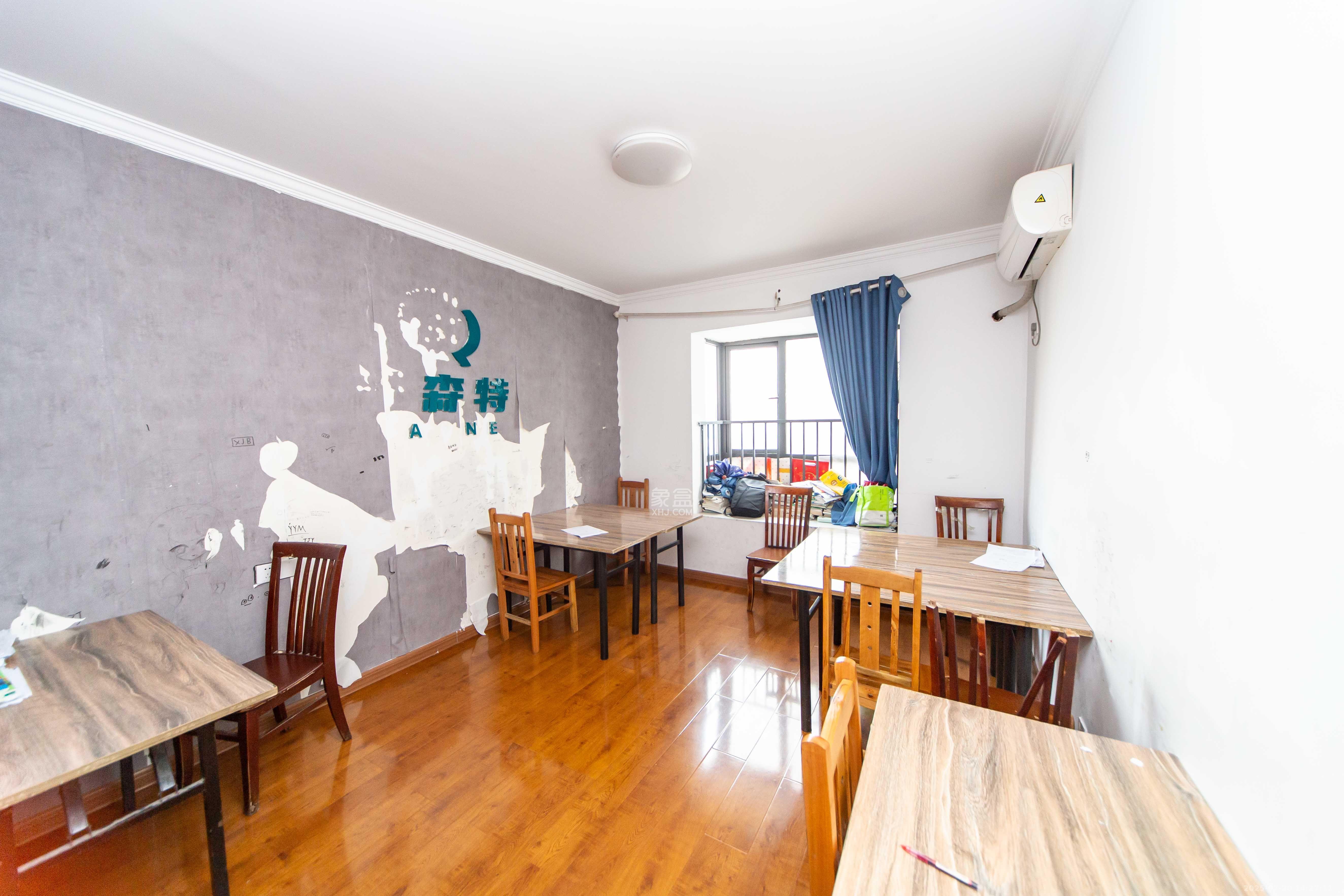 半山壹号  3室2厅2卫    3000.0元/月室内图