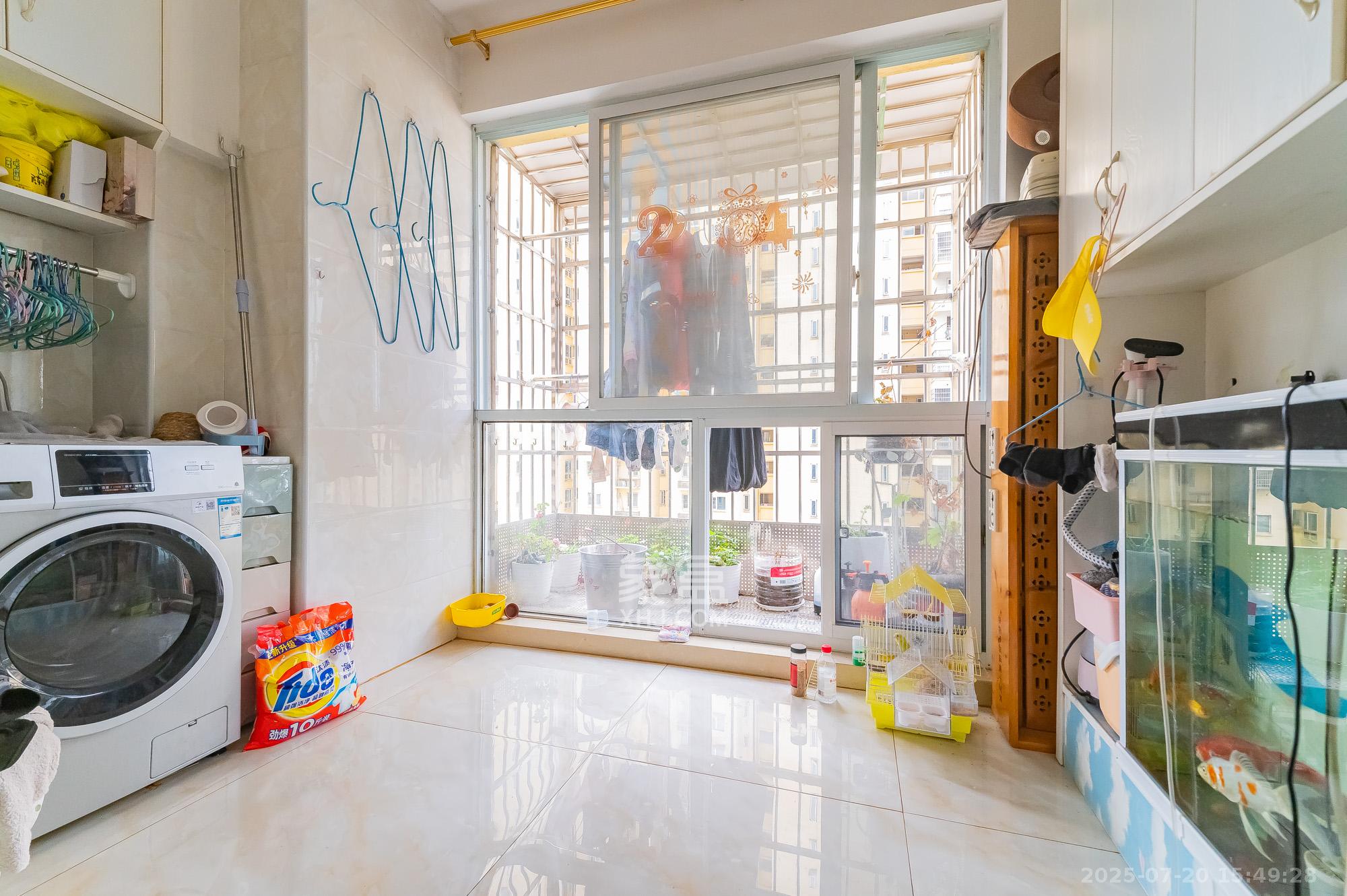 MOMA当代广场 3室1厅1卫 63.8万 MOMA当代广场 3室1厅1卫 63.8万阳台