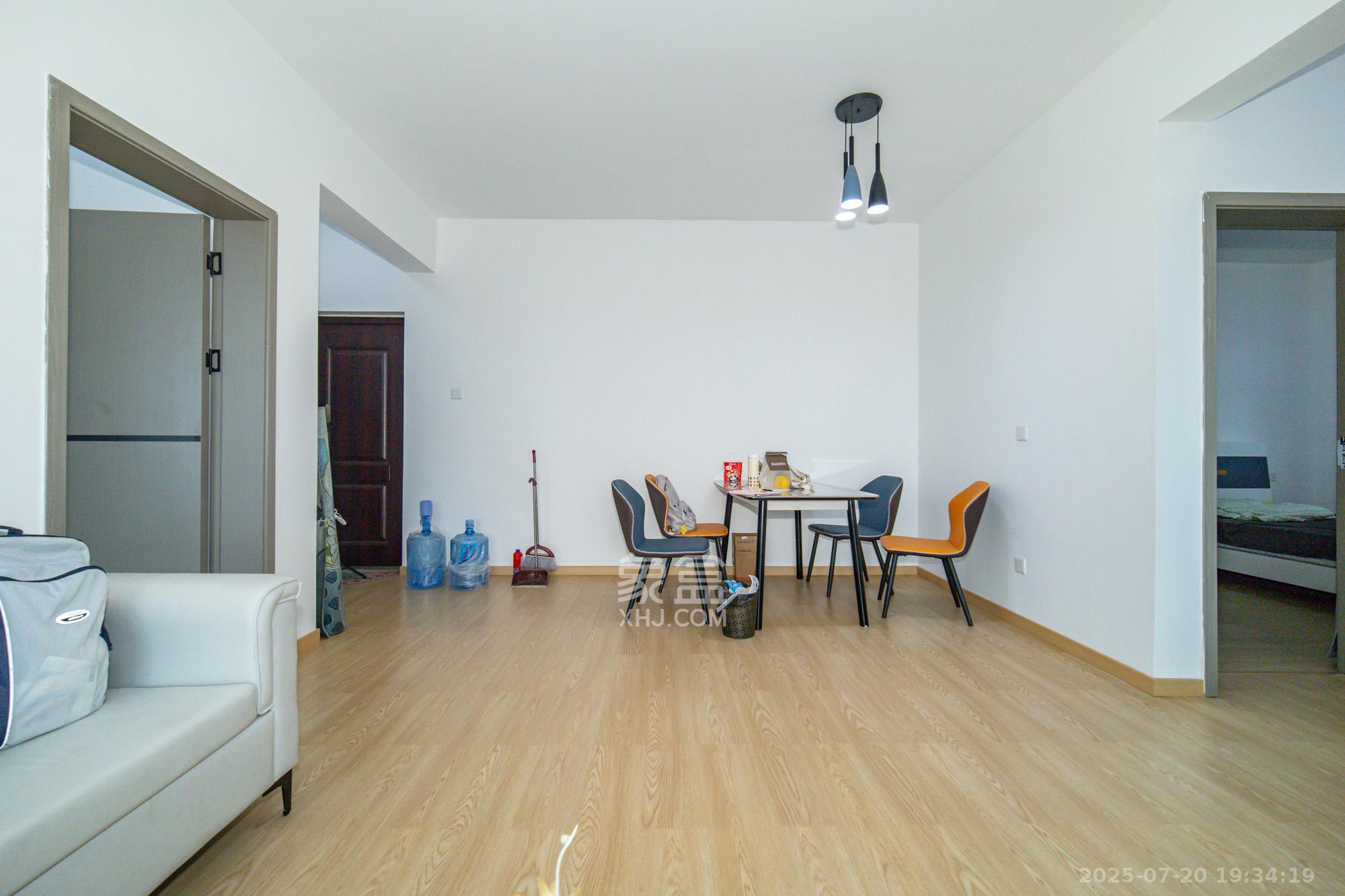 九玺铭城(九玺华府) 3室2厅2卫 99.0万 九玺铭城(九玺华府) 3室2厅2卫 99.0万其他