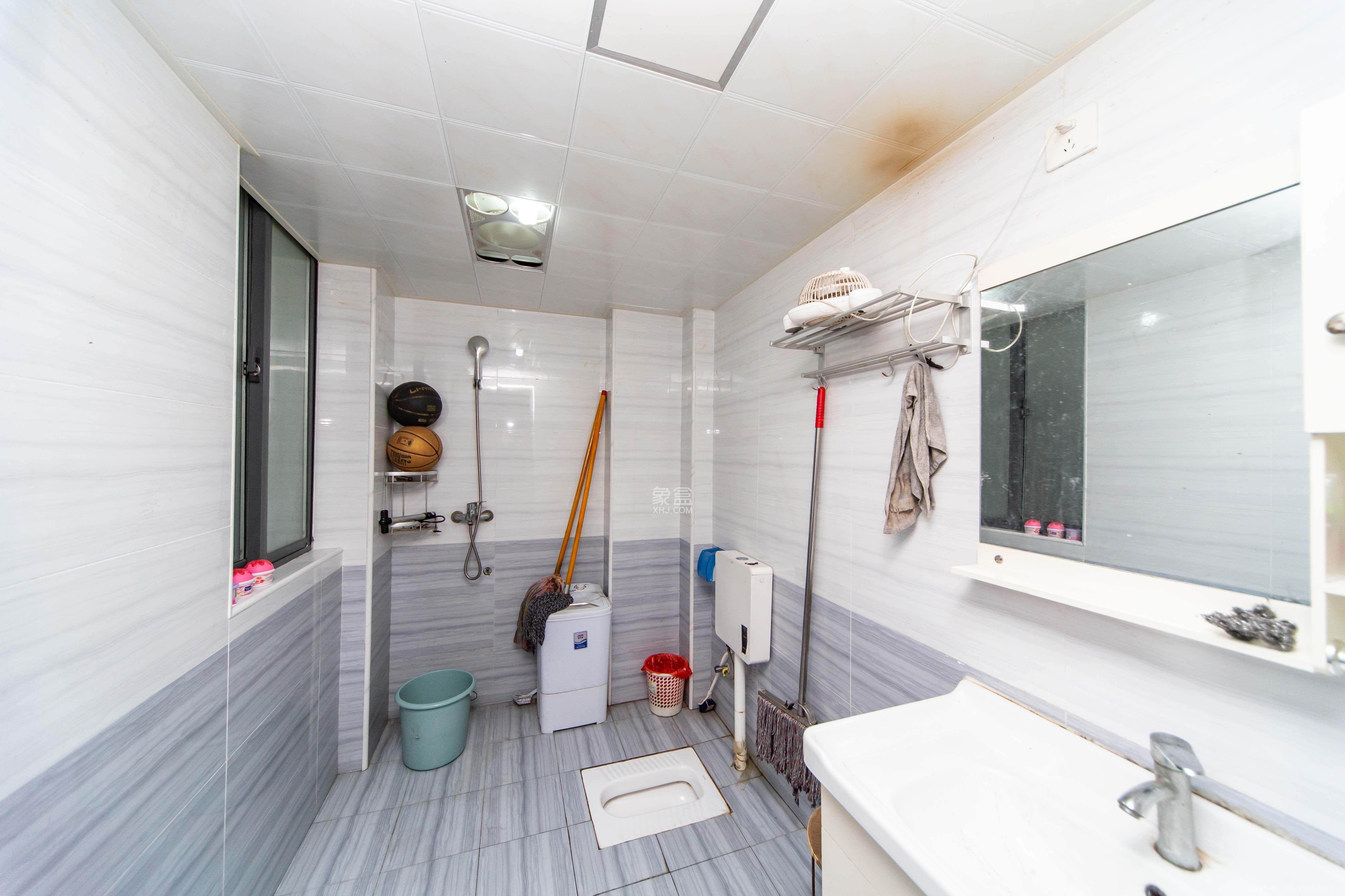 半山壹号  3室2厅2卫    3000.0元/月室内图