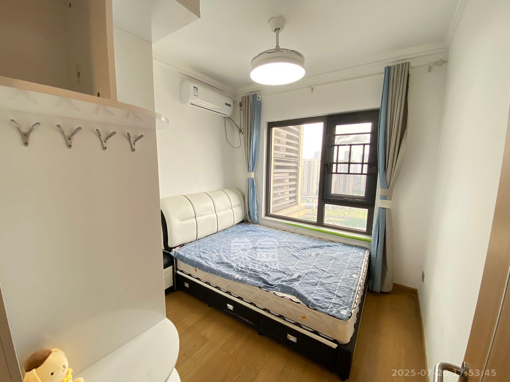 阳光城尚东湾蓝莓苑  3室2厅1卫    2500.0元/月室内图