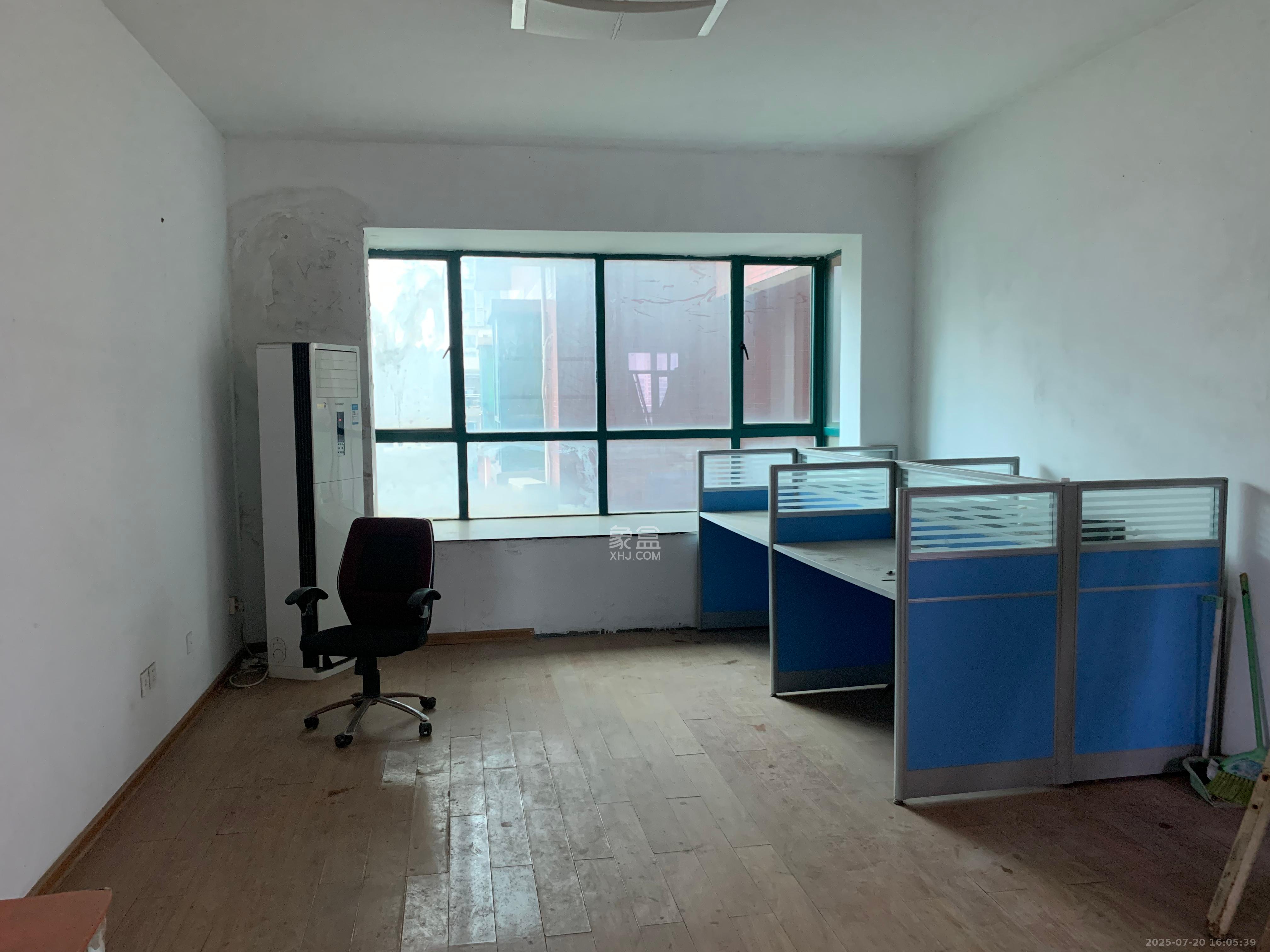 湘府东苑  3室2厅2卫    2500.0元/月 湘府东苑  3室2厅2卫    2500.0元/月室内图