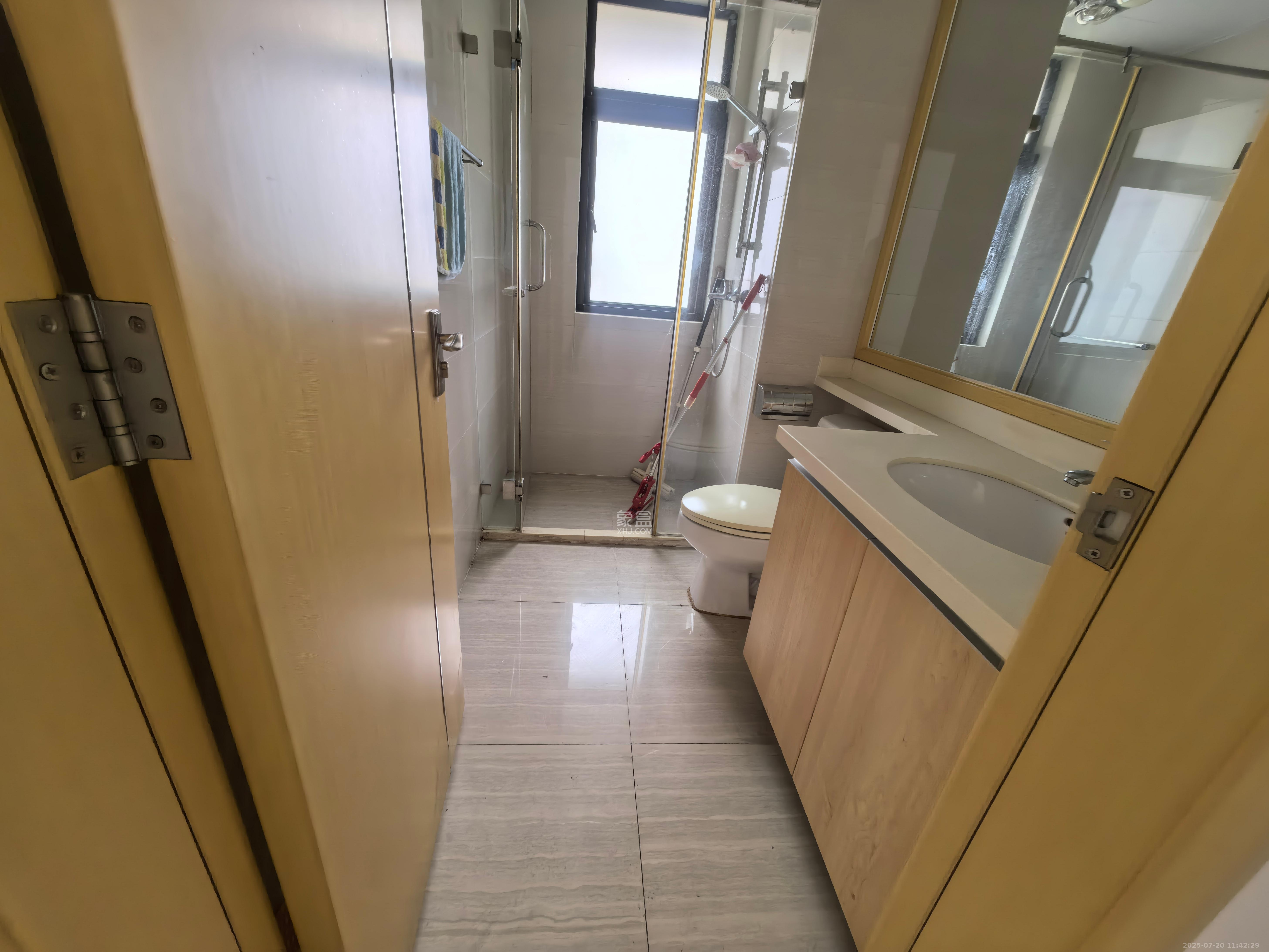 中海国际四期 3室2厅2卫 2200.0元/月 中海国际四期 3室2厅2卫 2200.0元/月室内图