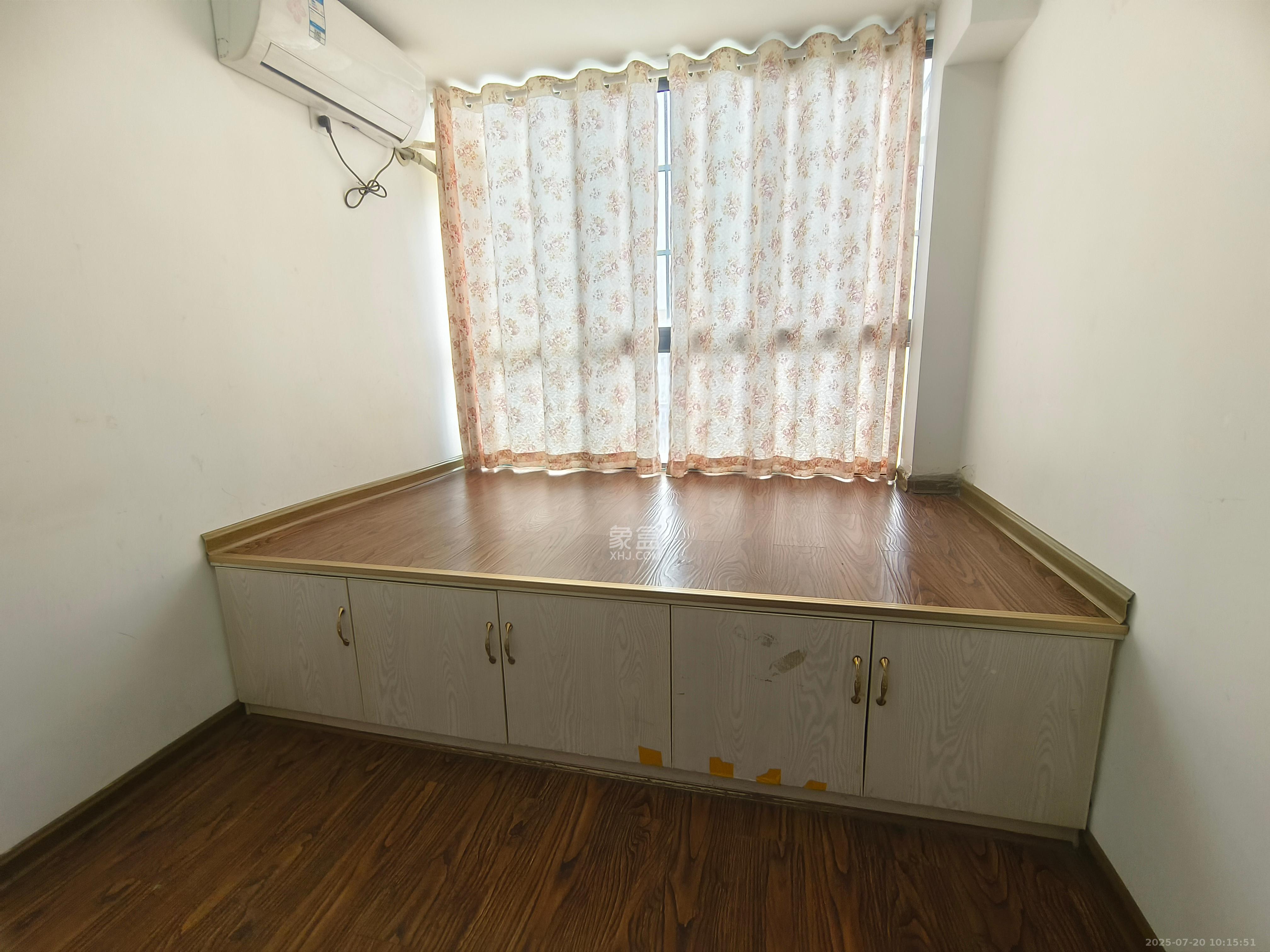 长房时代城  3室2厅1卫   2400.00元/月室内图