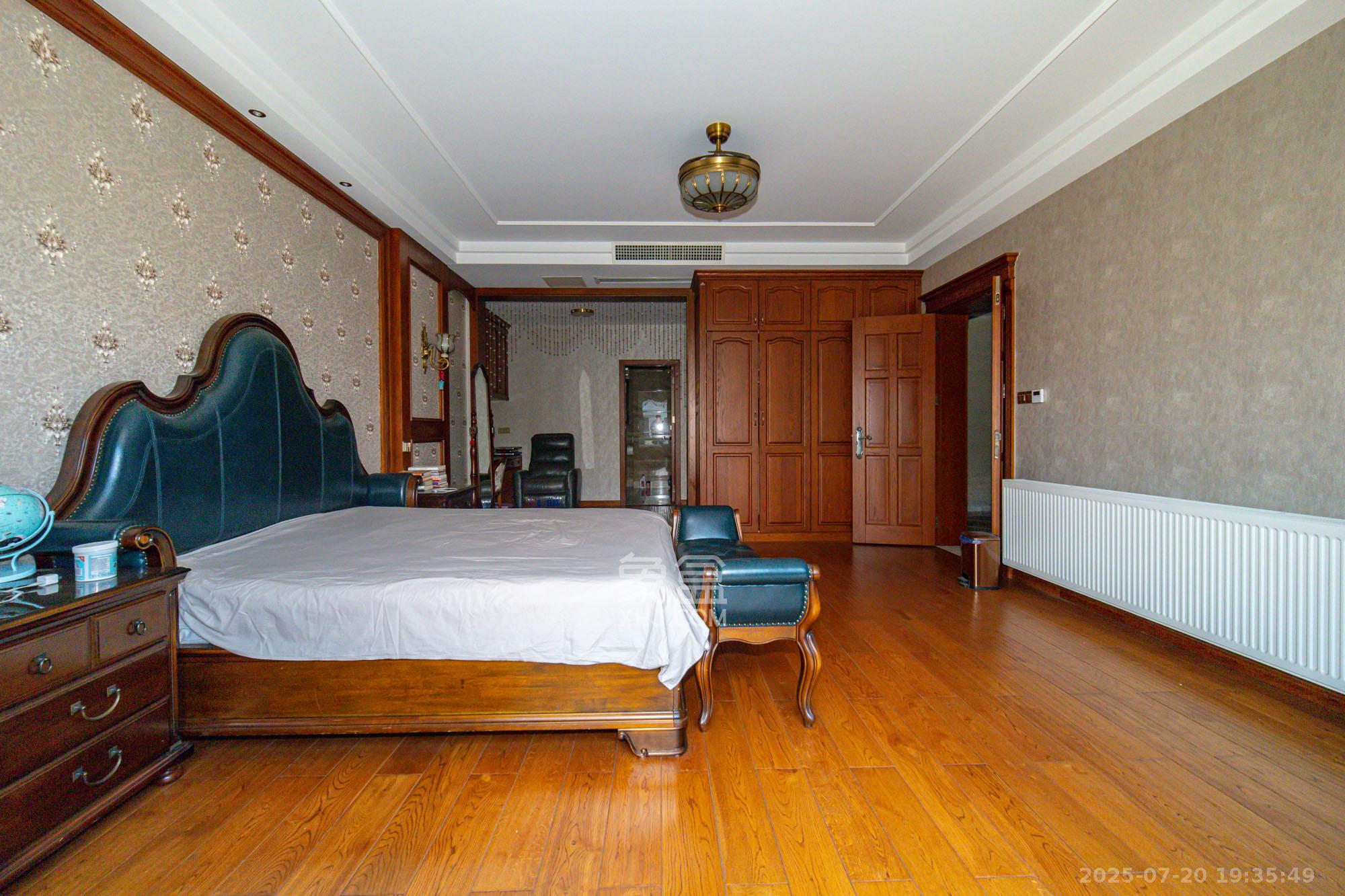 碧桂园威尼斯城  7室2厅6卫    668.98万卧室