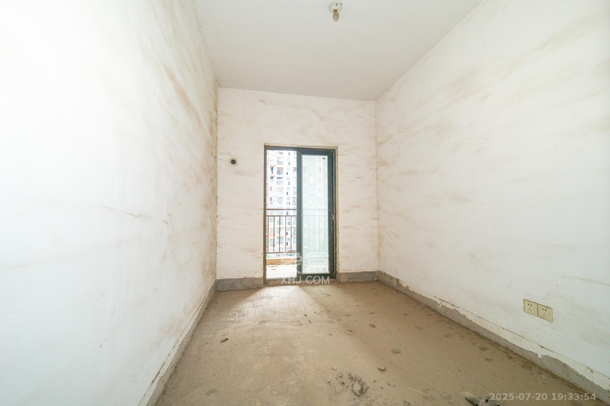 银盘鑫城  4室2厅2卫    58.0万 银盘鑫城  4室2厅2卫    58.0万卧室