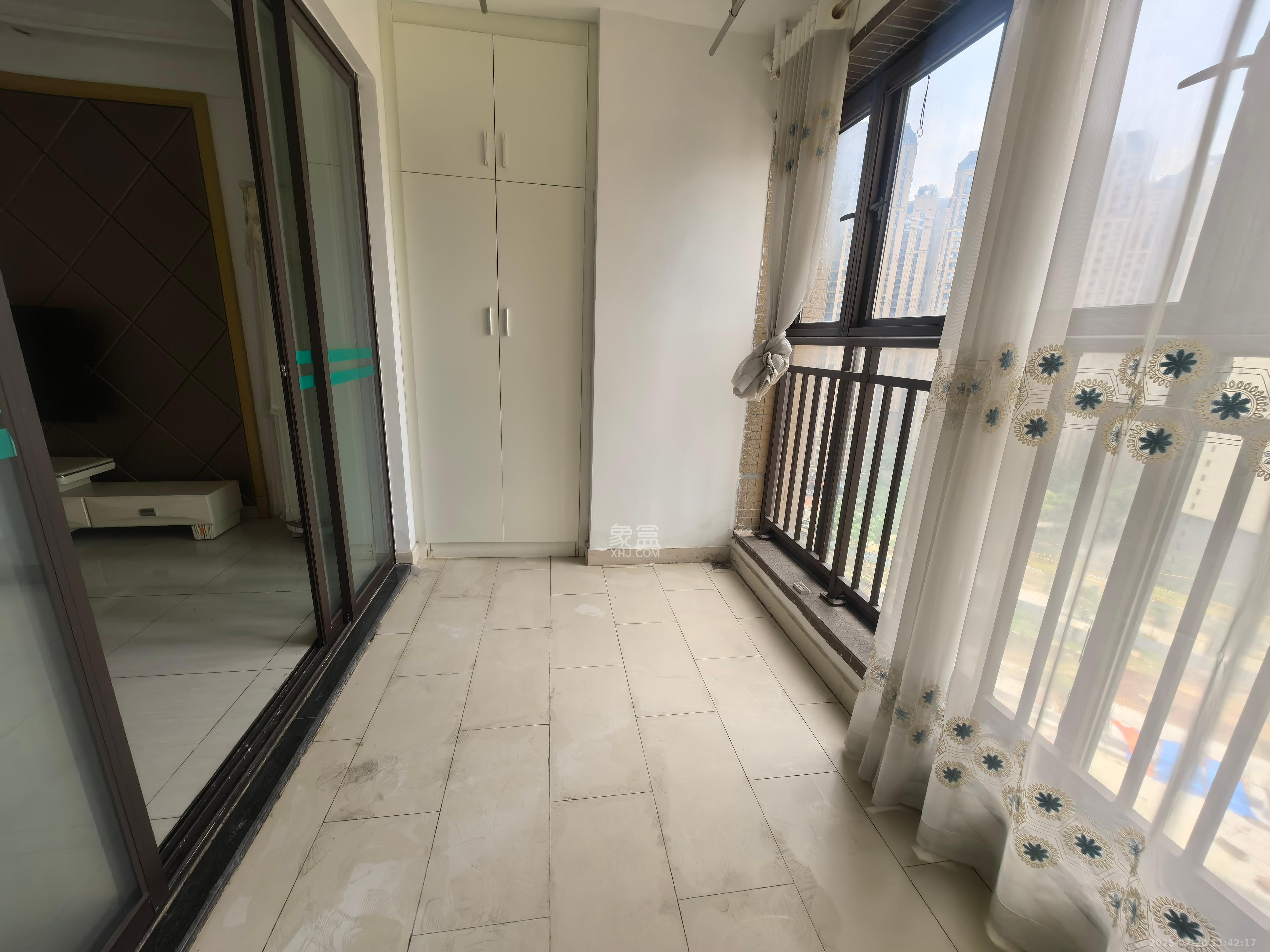 中海国际四期 3室2厅2卫 2200.0元/月 中海国际四期 3室2厅2卫 2200.0元/月室内图