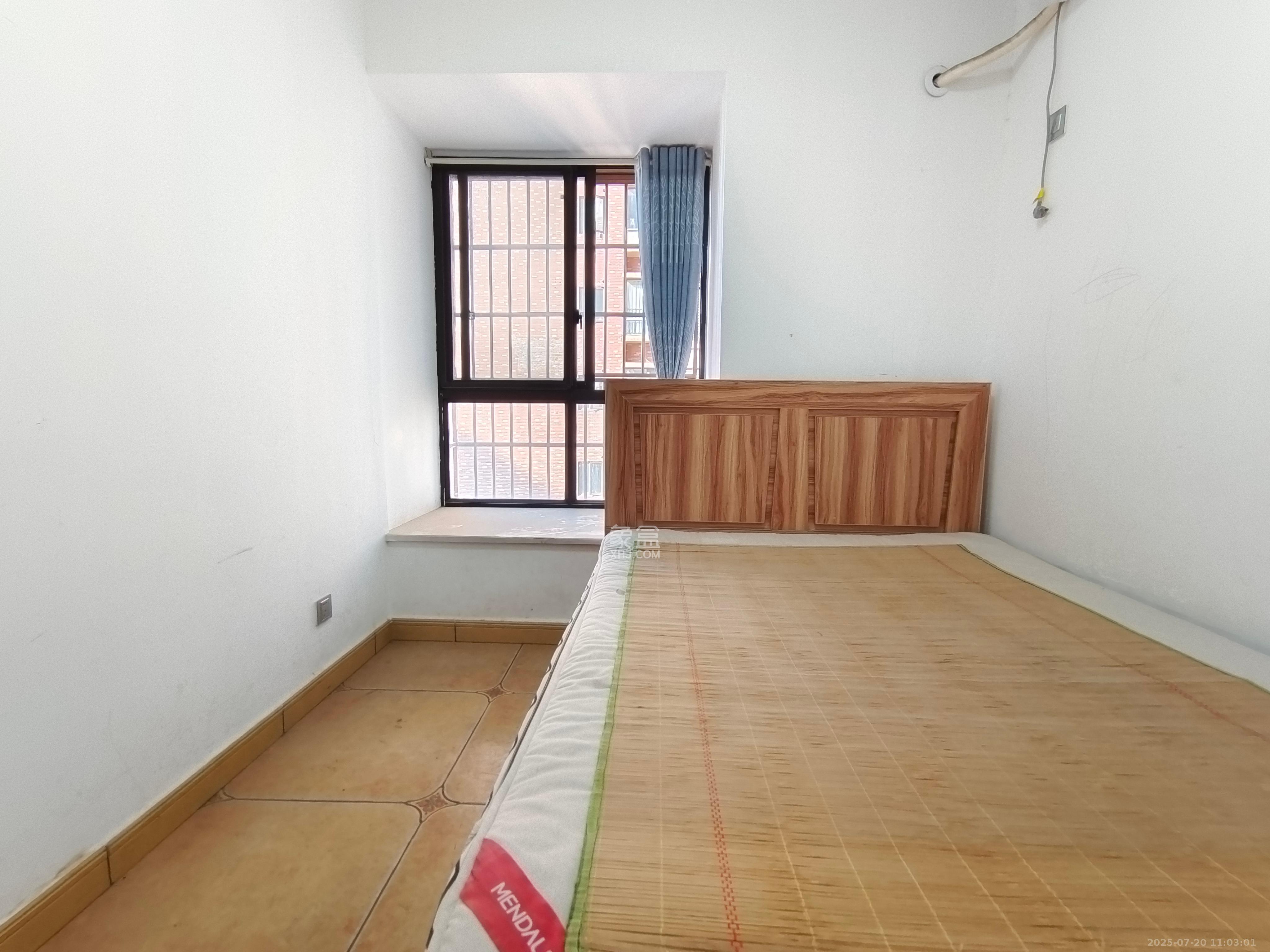 金色溪泉湾  2室2厅1卫   2000.00元/月室内图