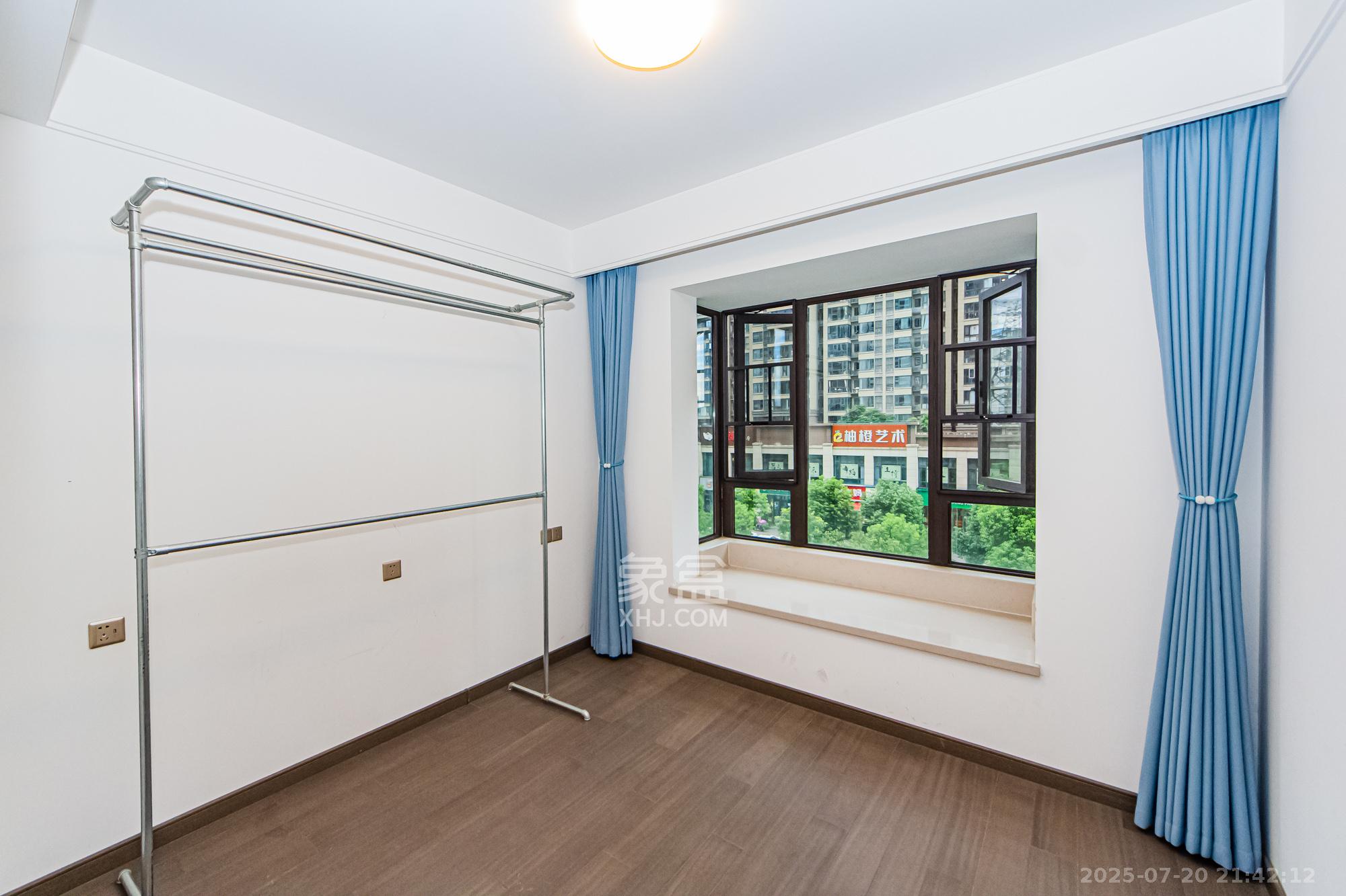 龙湖春江天玺 4室2厅2卫 215.0万 龙湖春江天玺 4室2厅2卫 215.0万卧室