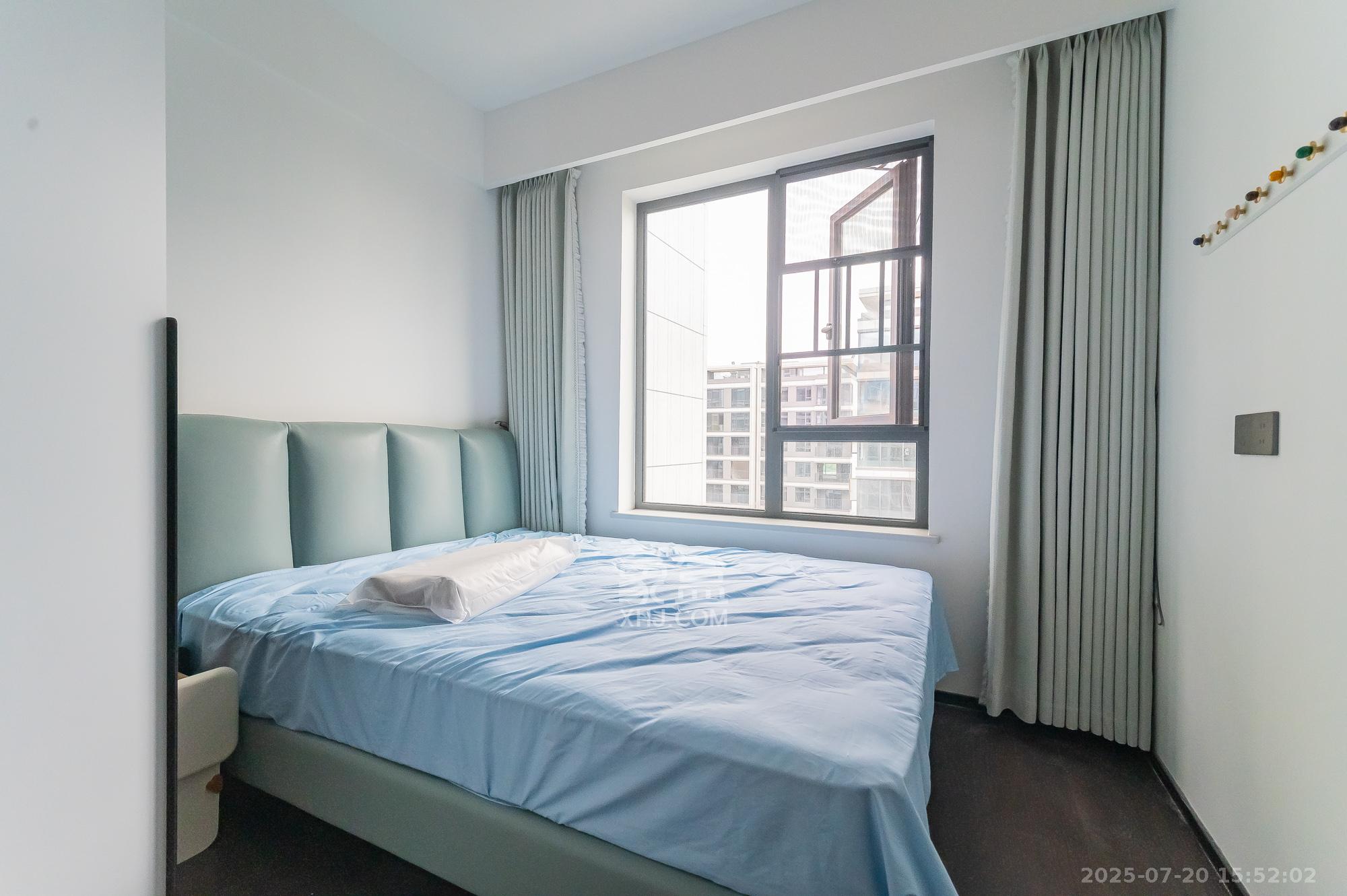 万科松湖天地  4室2厅2卫    222.5万卧室