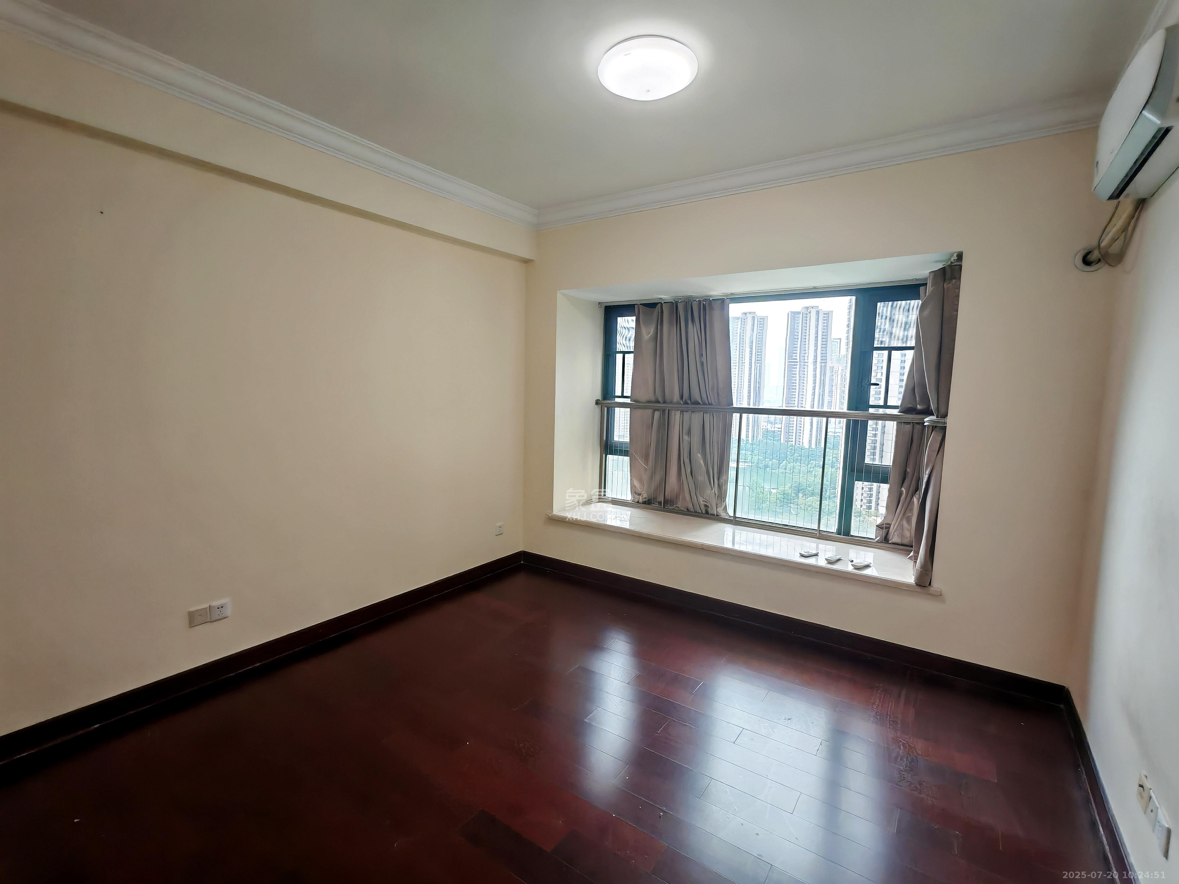 恒大御景湾 4室2厅2卫 3500.0元/月 恒大御景湾 4室2厅2卫 3500.0元/月室内图