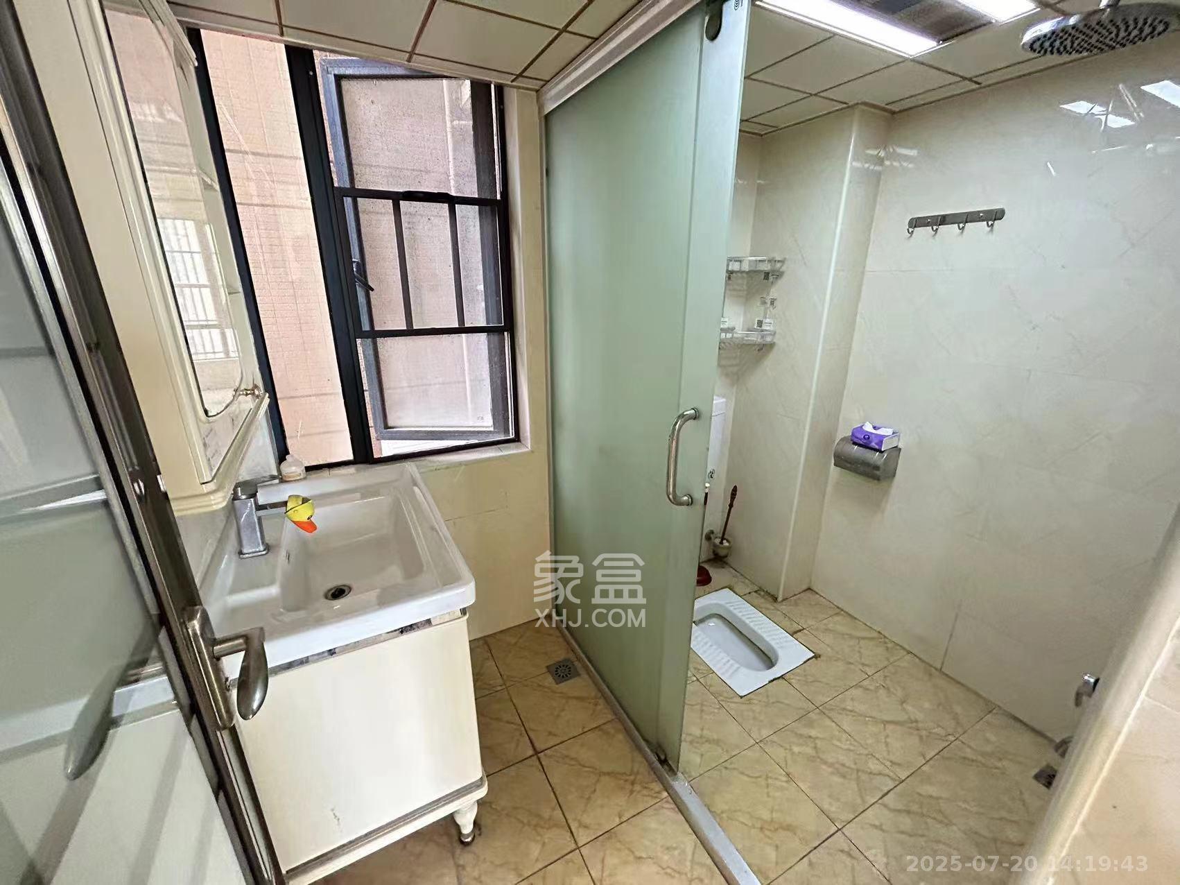 邦盛水岸御园  3室2厅2卫    2000.0元/月室内图