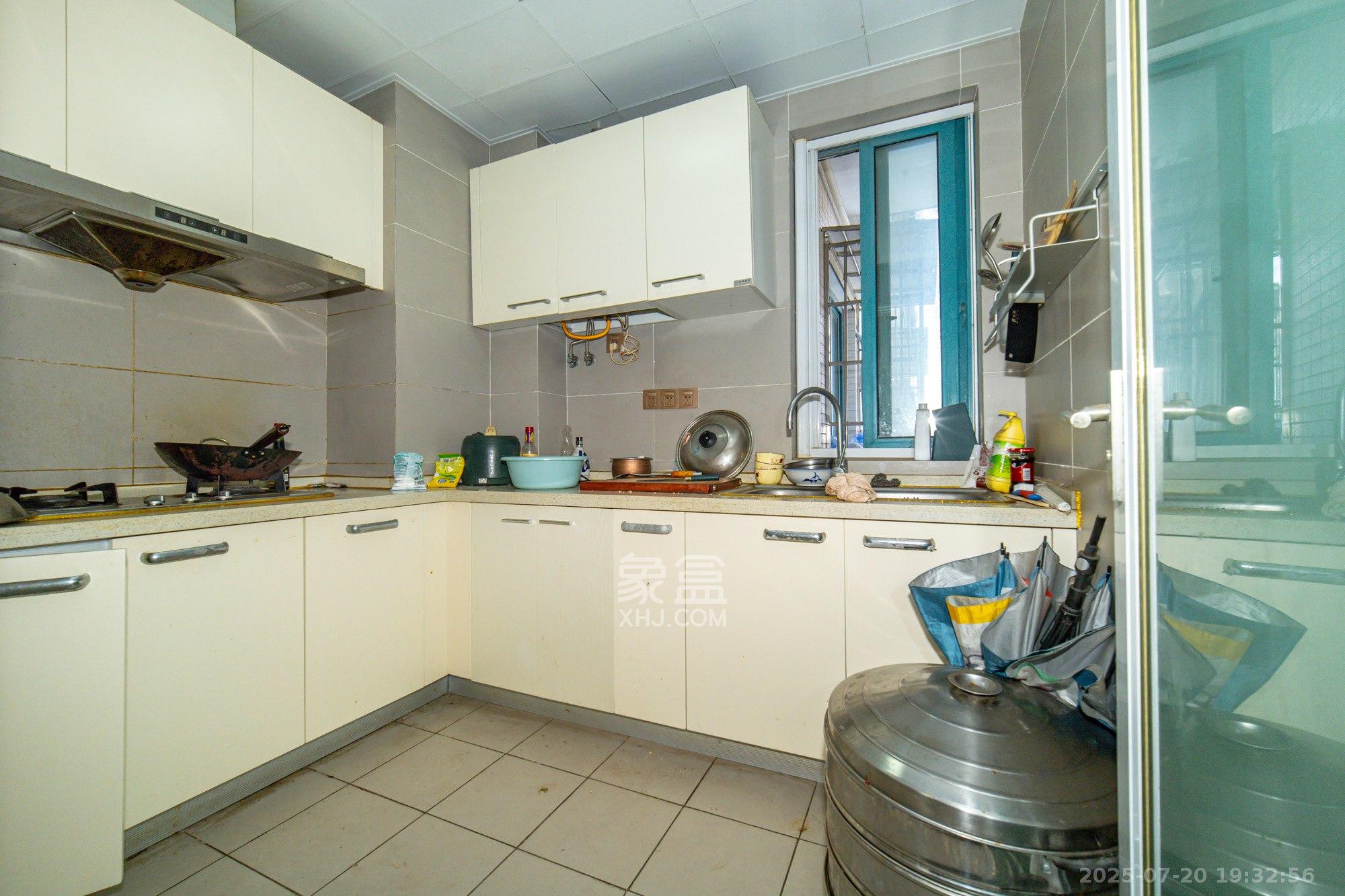 蝴蝶谷 2室2厅1卫 48.8万 蝴蝶谷 2室2厅1卫 48.8万厨房