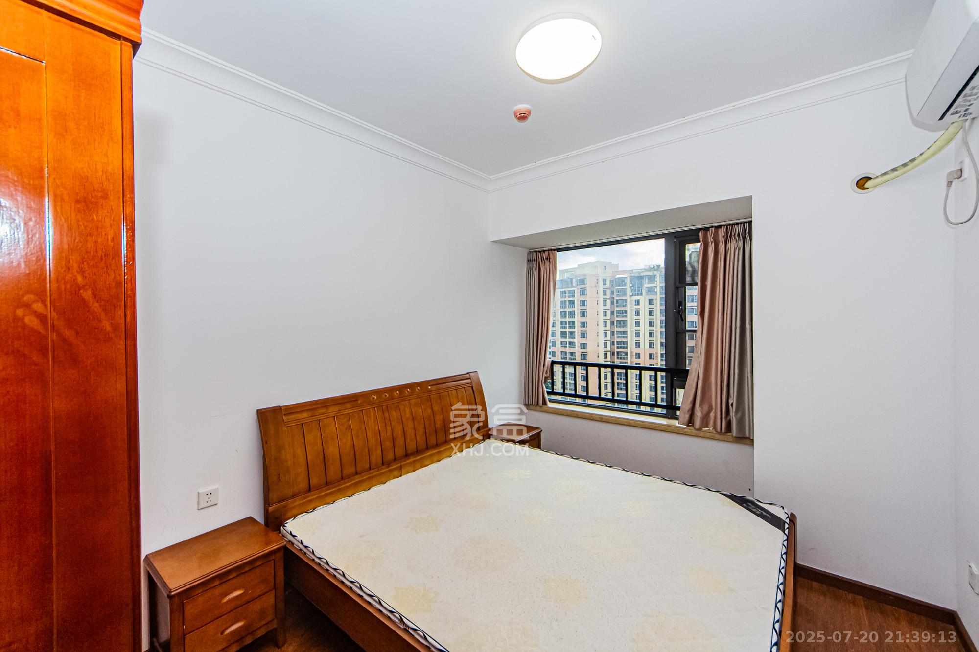 珠江好世界 4室2厅2卫 155.0万 珠江好世界 4室2厅2卫 155.0万卧室