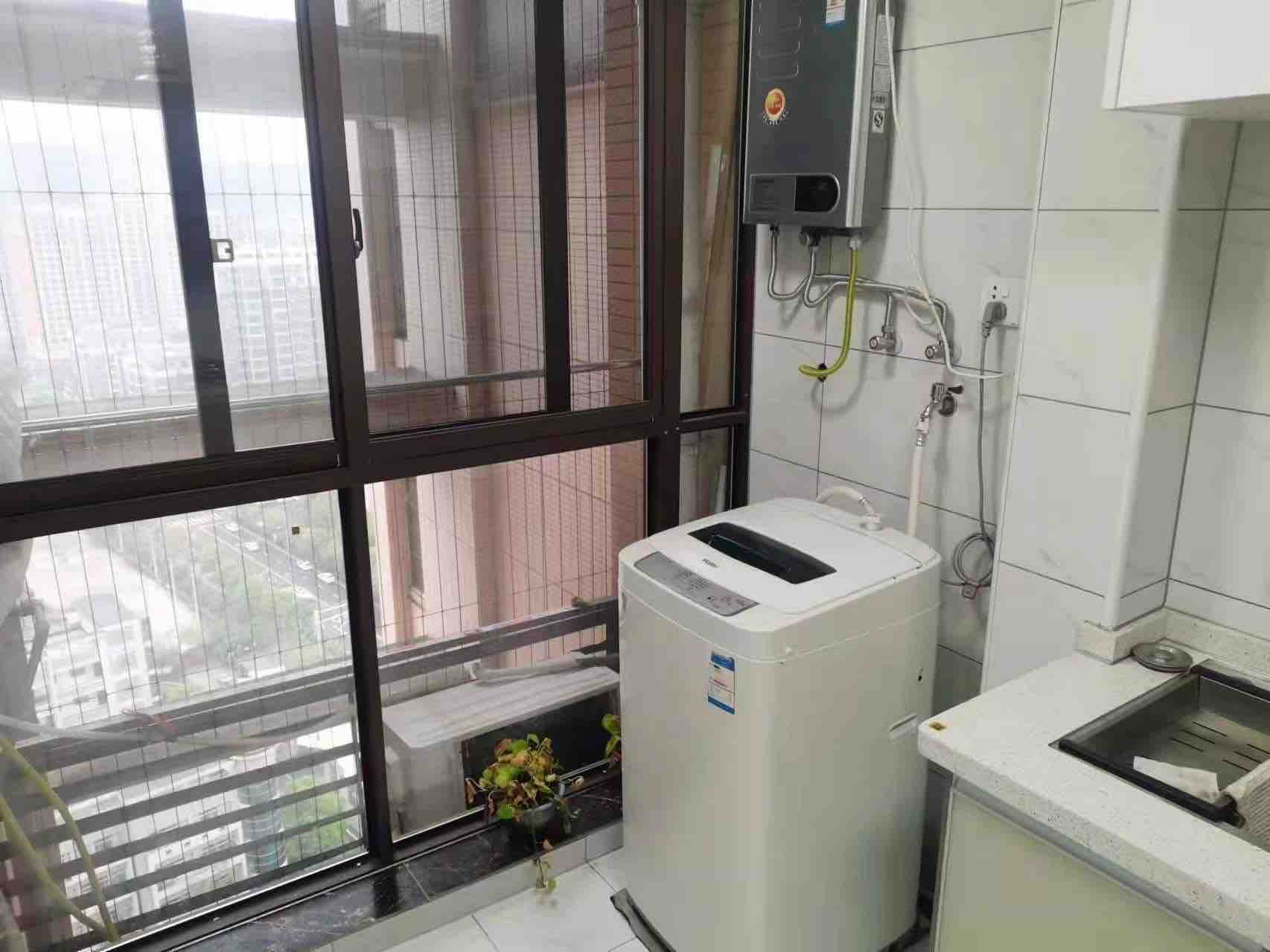 银泰红城6-9期  1室1厅1卫   1600.00元/月室内图