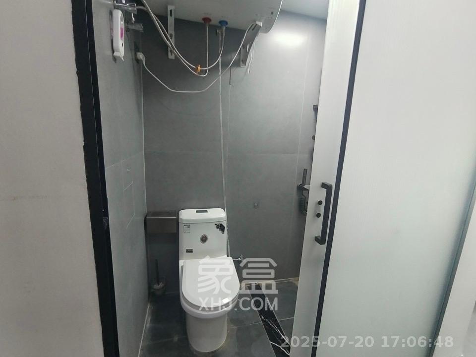 保利天禧EF区  1室1厅1卫   1700.00元/月室内图