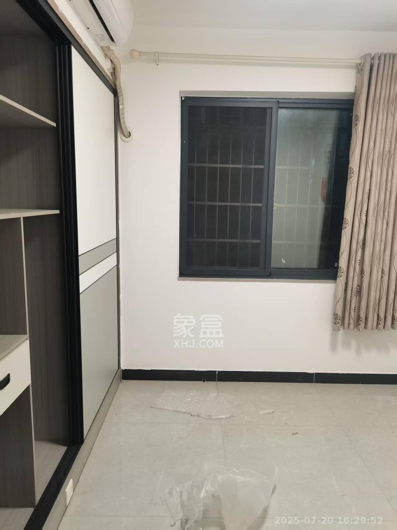 星城新宇川河苑 3室2厅2卫 2300.0元/月 星城新宇川河苑 3室2厅2卫 2300.0元/月室内图