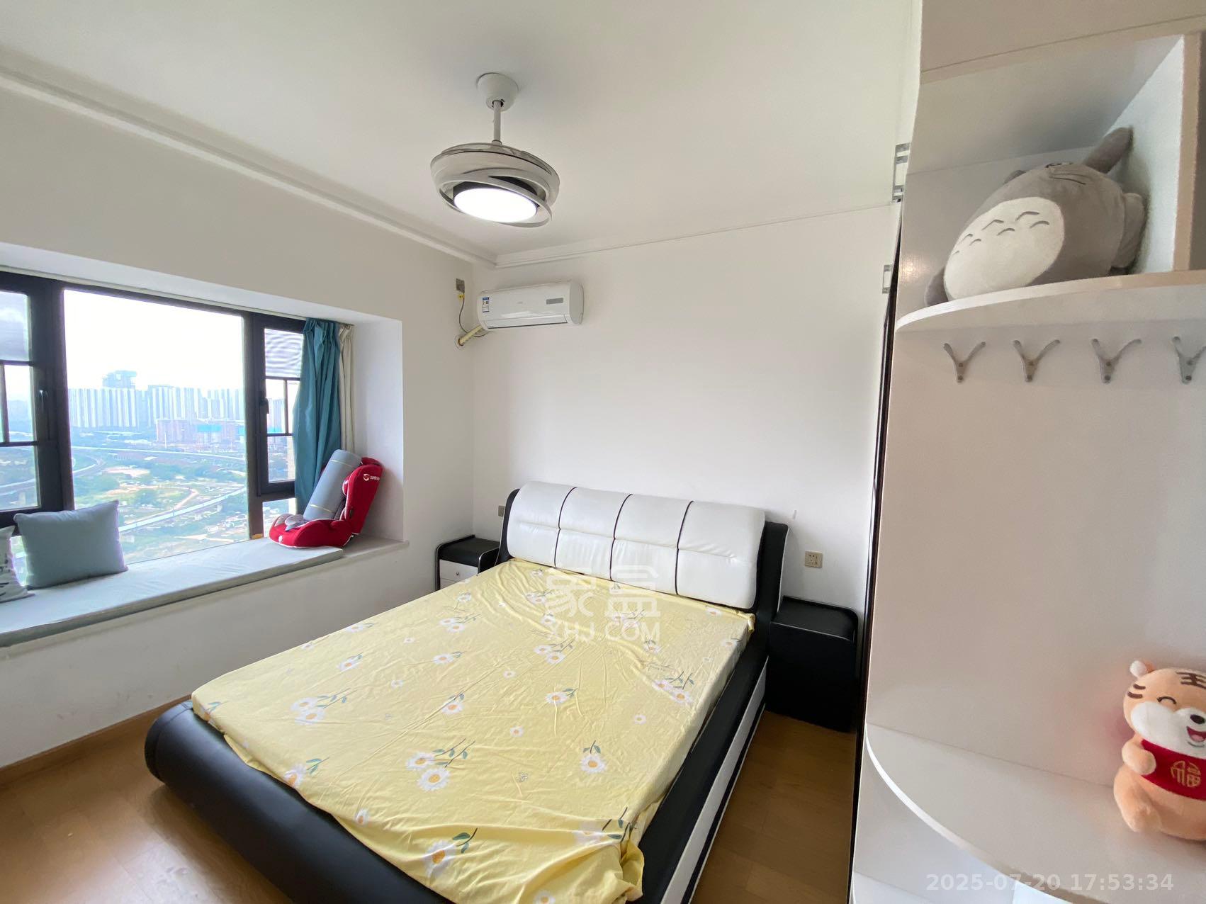 阳光城尚东湾蓝莓苑  3室2厅1卫    2500.0元/月室内图