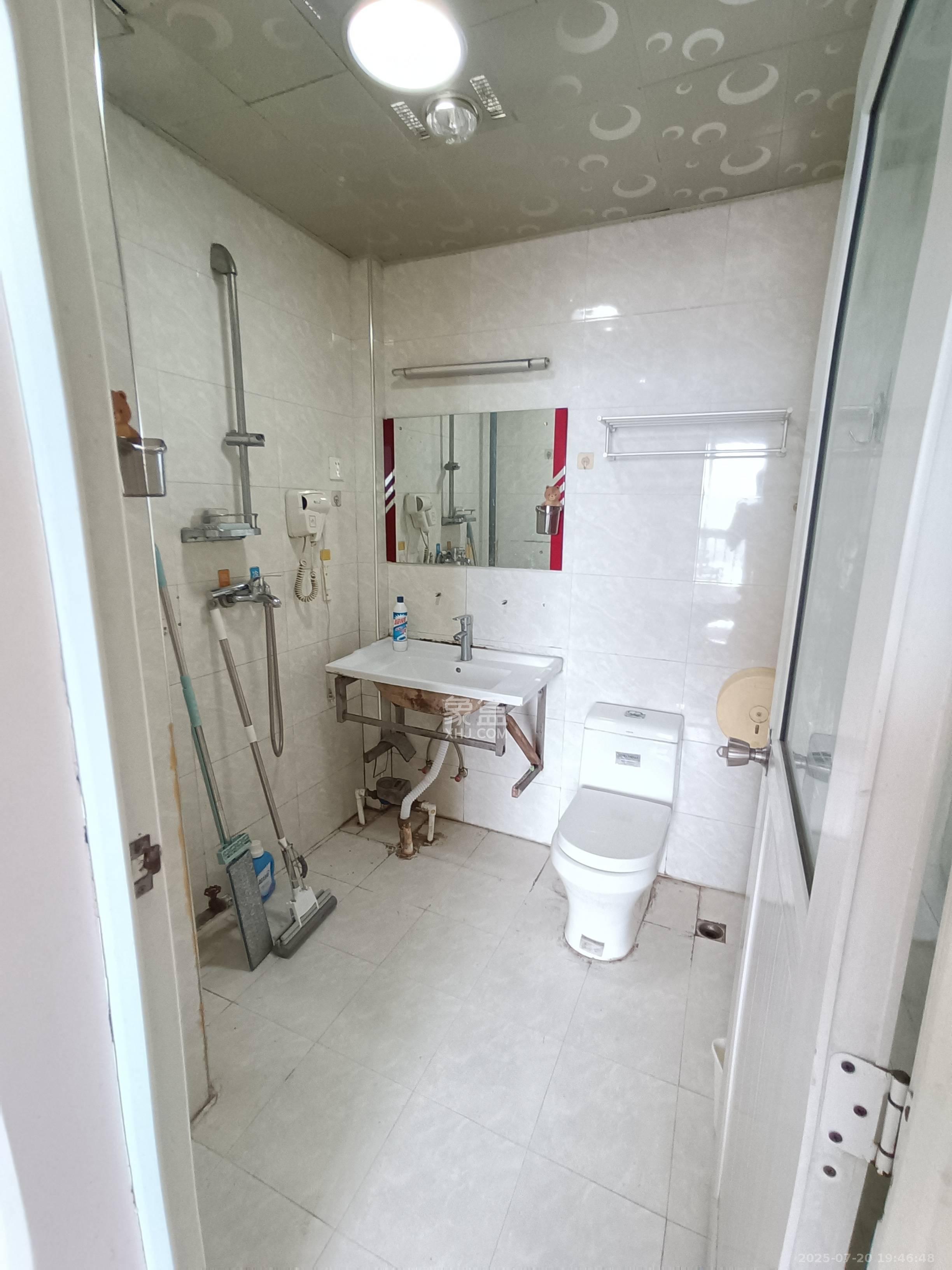 融圣国际 1室1厅1卫 1500.0元/月 融圣国际 1室1厅1卫 1500.0元/月室内图