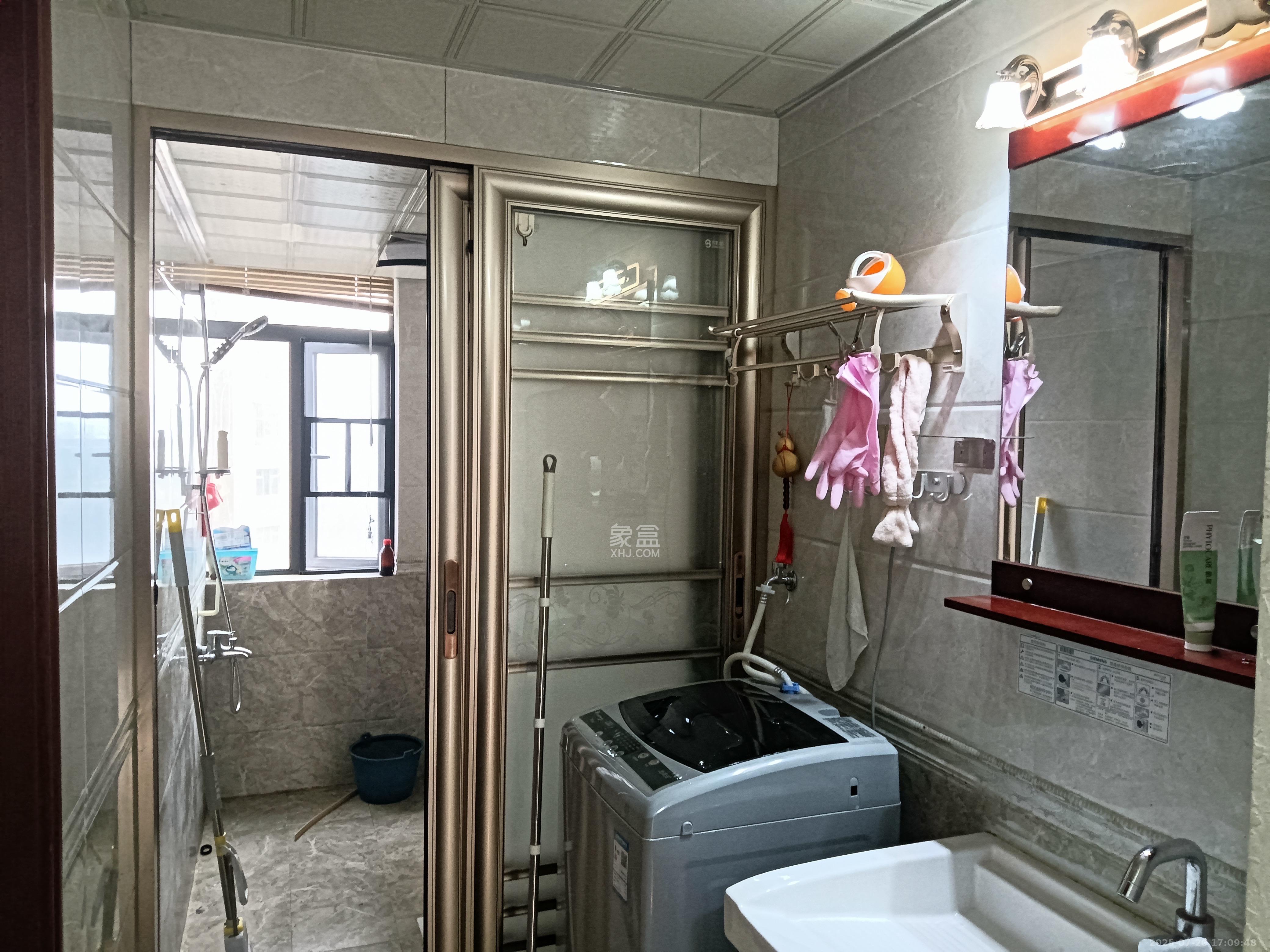悦湖山  4室2厅2卫   2900.00元/月室内图