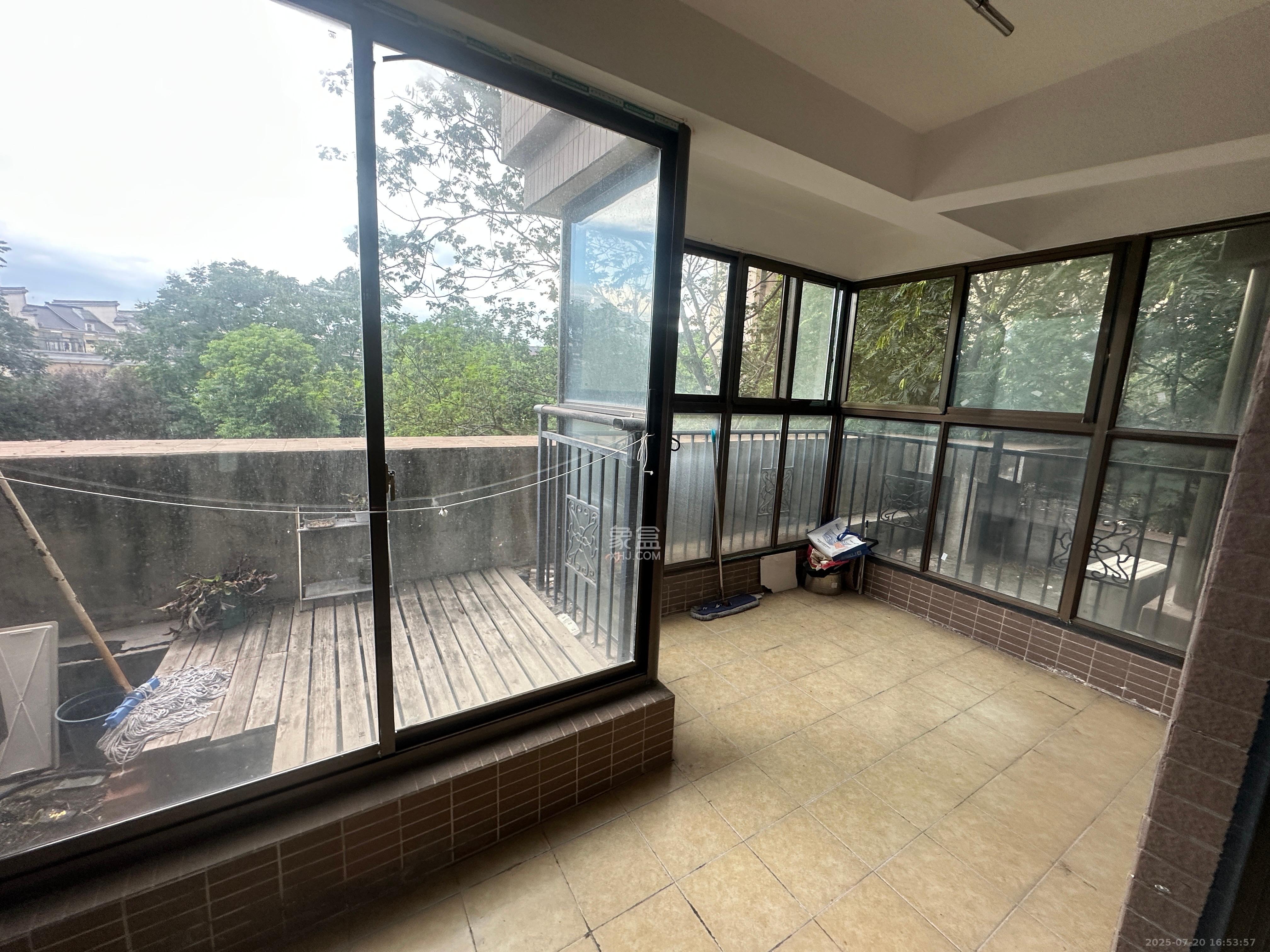 江山帝景雅典  2室2厅1卫    2100.0元/月 江山帝景雅典  2室2厅1卫    2100.0元/月室内图