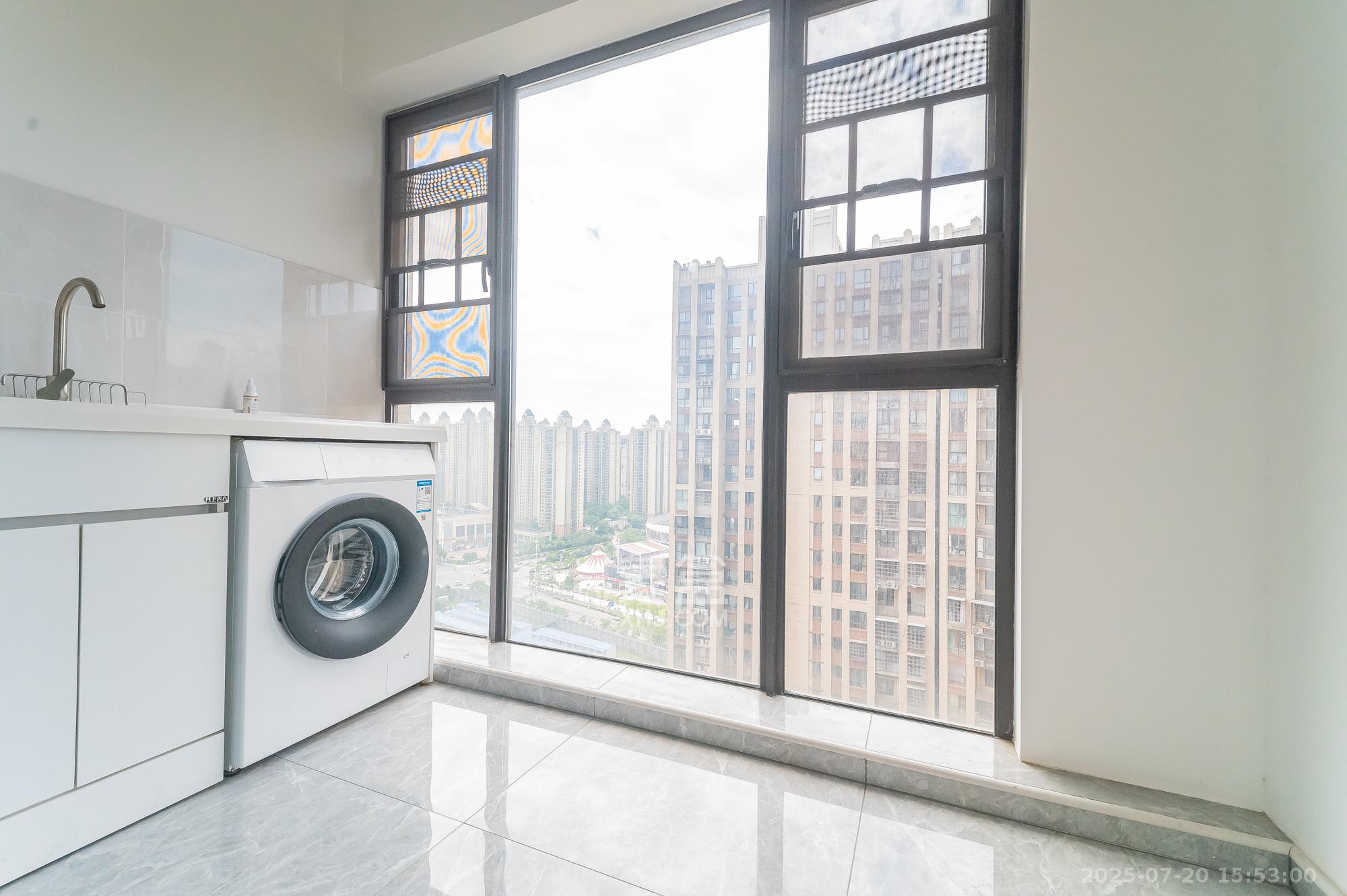 国泰九龙湾  2室2厅1卫    63.8万 国泰九龙湾  2室2厅1卫    63.8万阳台