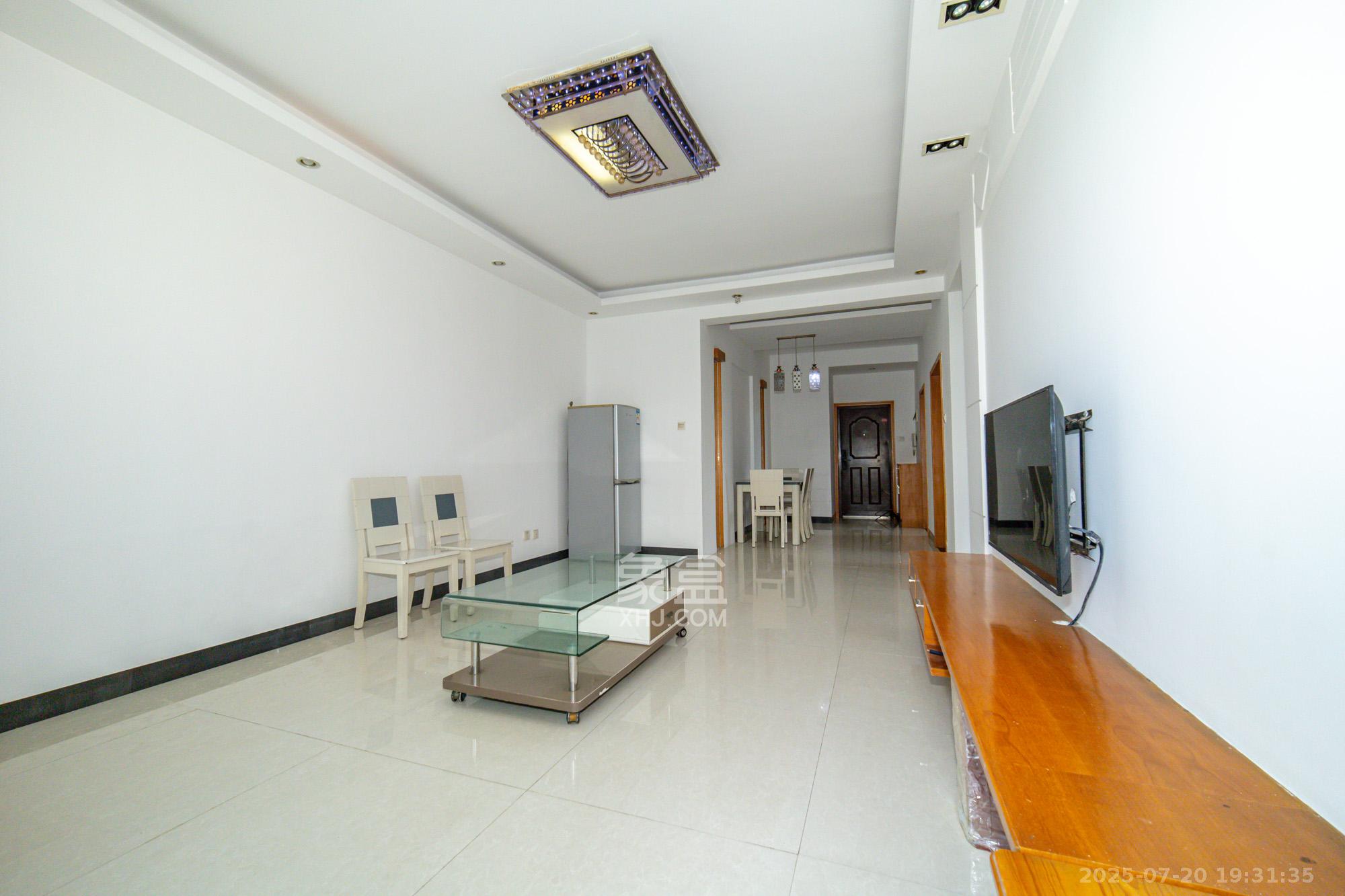 楚天中苑 2室2厅1卫 39.8万 楚天中苑 2室2厅1卫 39.8万客厅