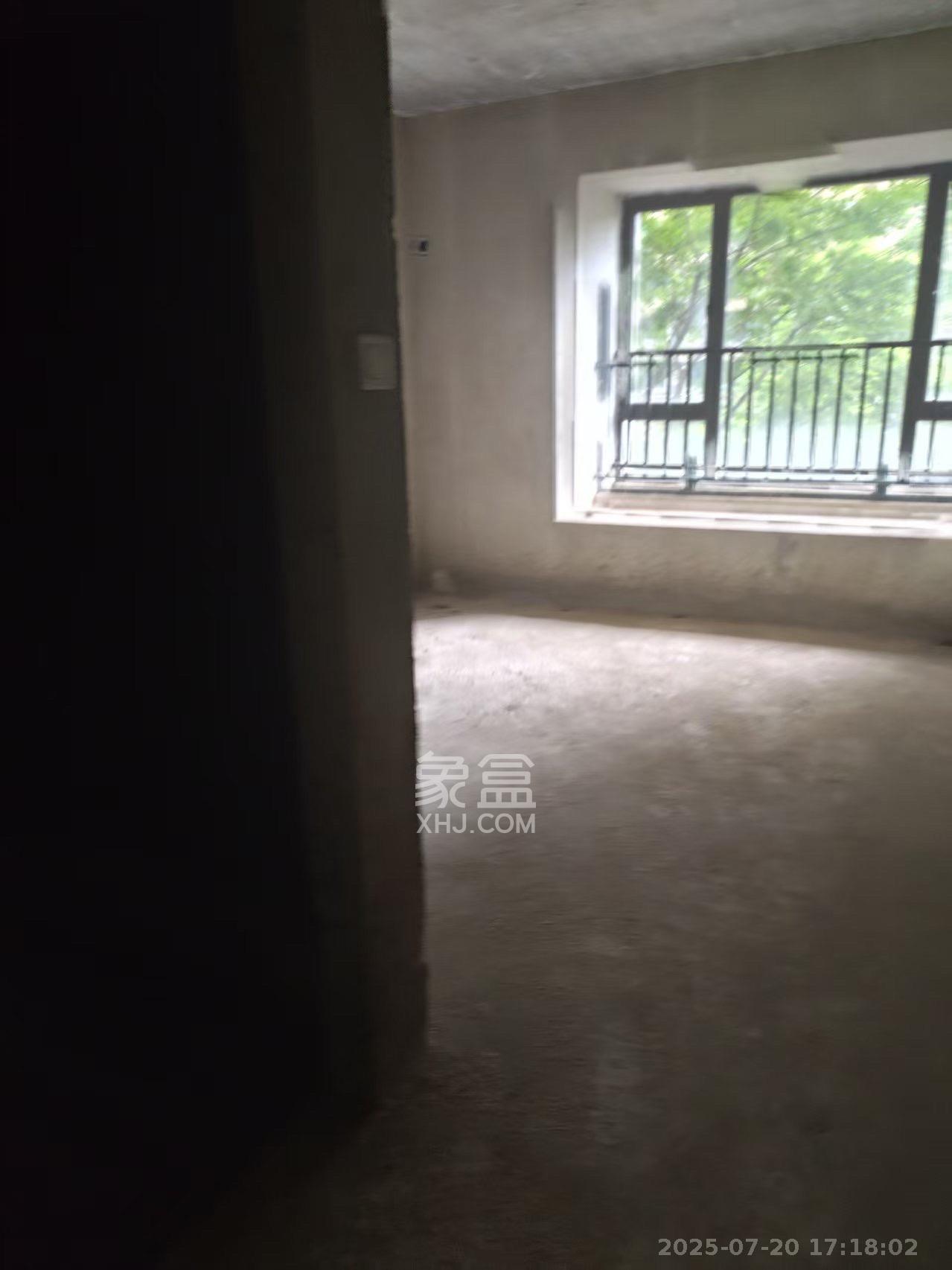 长房东旭国际  3室2厅2卫    1500.0元/月室内图