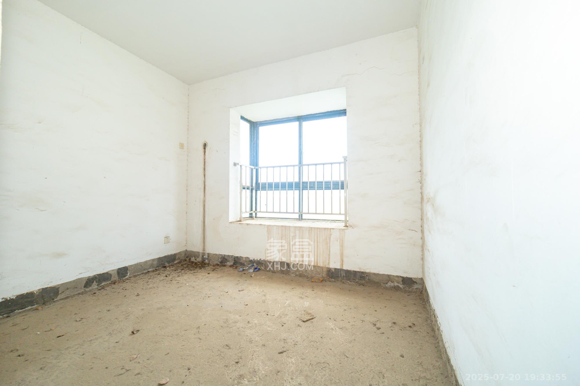 银盘鑫城  4室2厅2卫    58.0万 银盘鑫城  4室2厅2卫    58.0万卧室