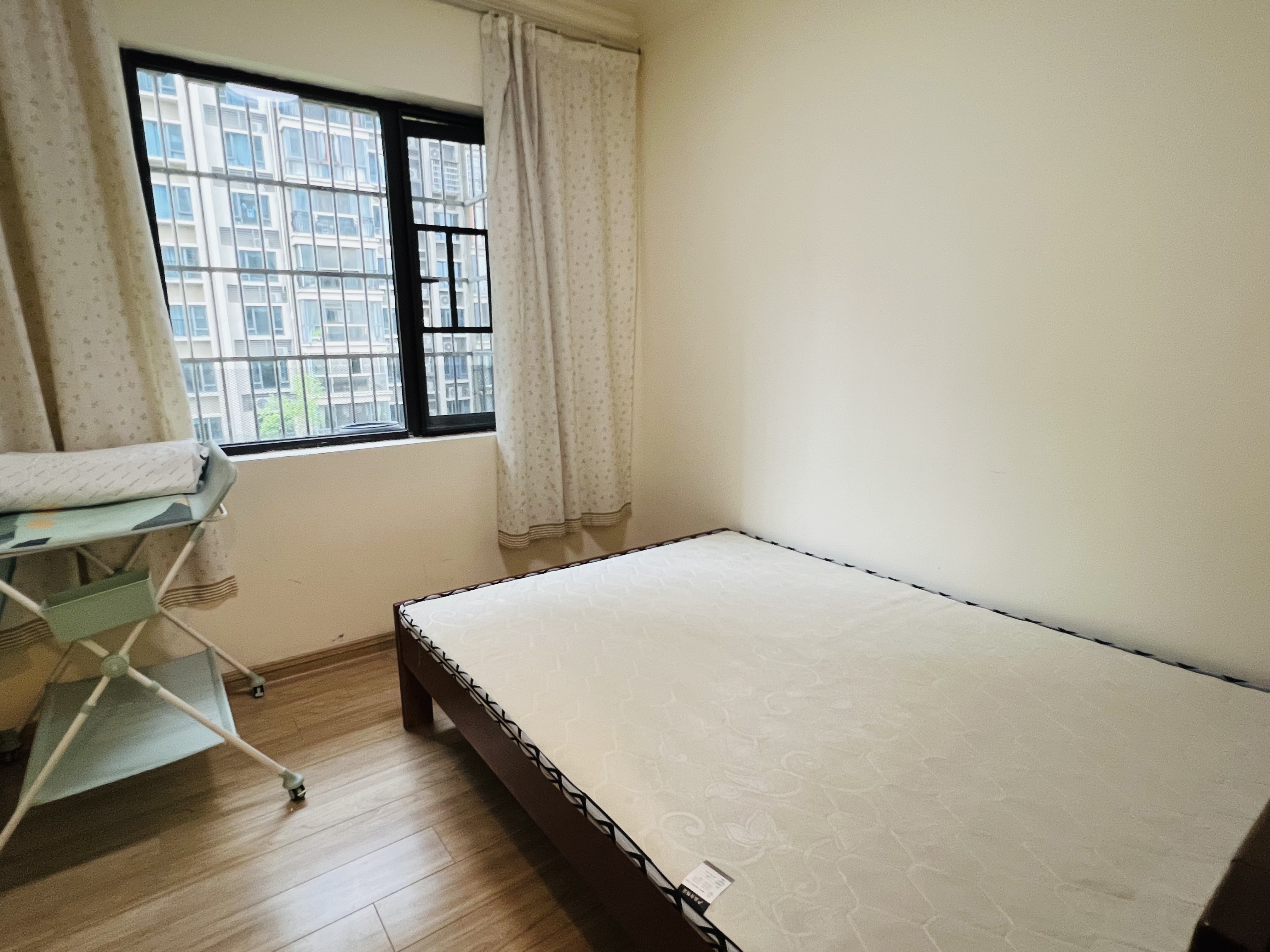 碧桂园 3室2厅2卫 1800.0元/月 碧桂园 3室2厅2卫 1800.0元/月室内图