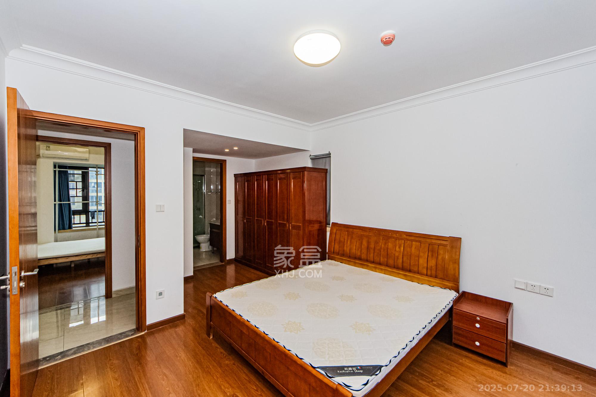 珠江好世界 4室2厅2卫 155.0万 珠江好世界 4室2厅2卫 155.0万卧室