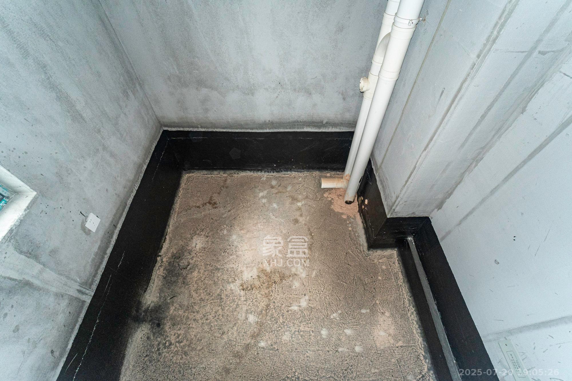和顺府  3室1厅2卫   100.00万卫生间