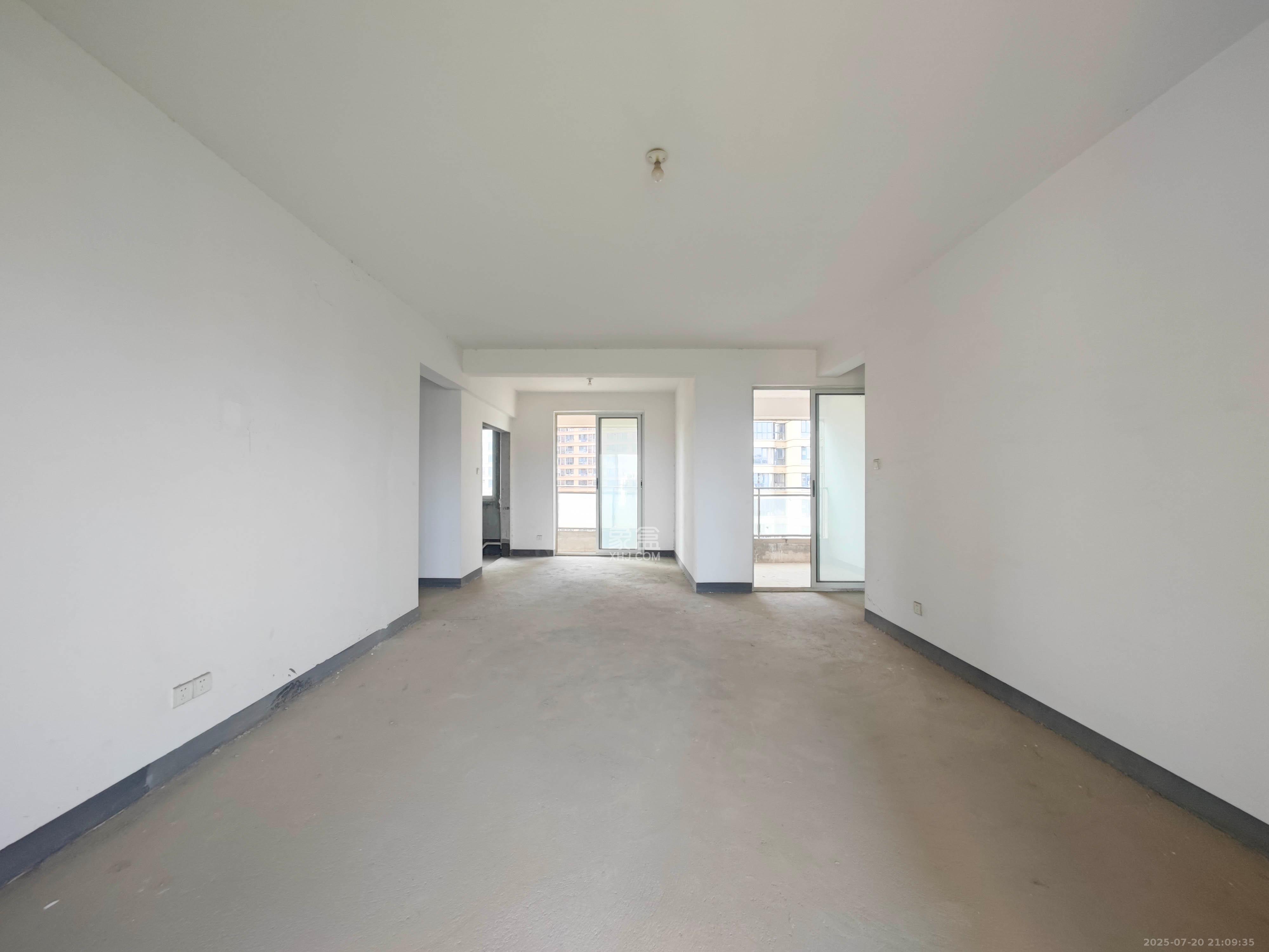 五矿万境水岸二期（五矿万境水岸和苑）  4室2厅2卫    220.0万客厅