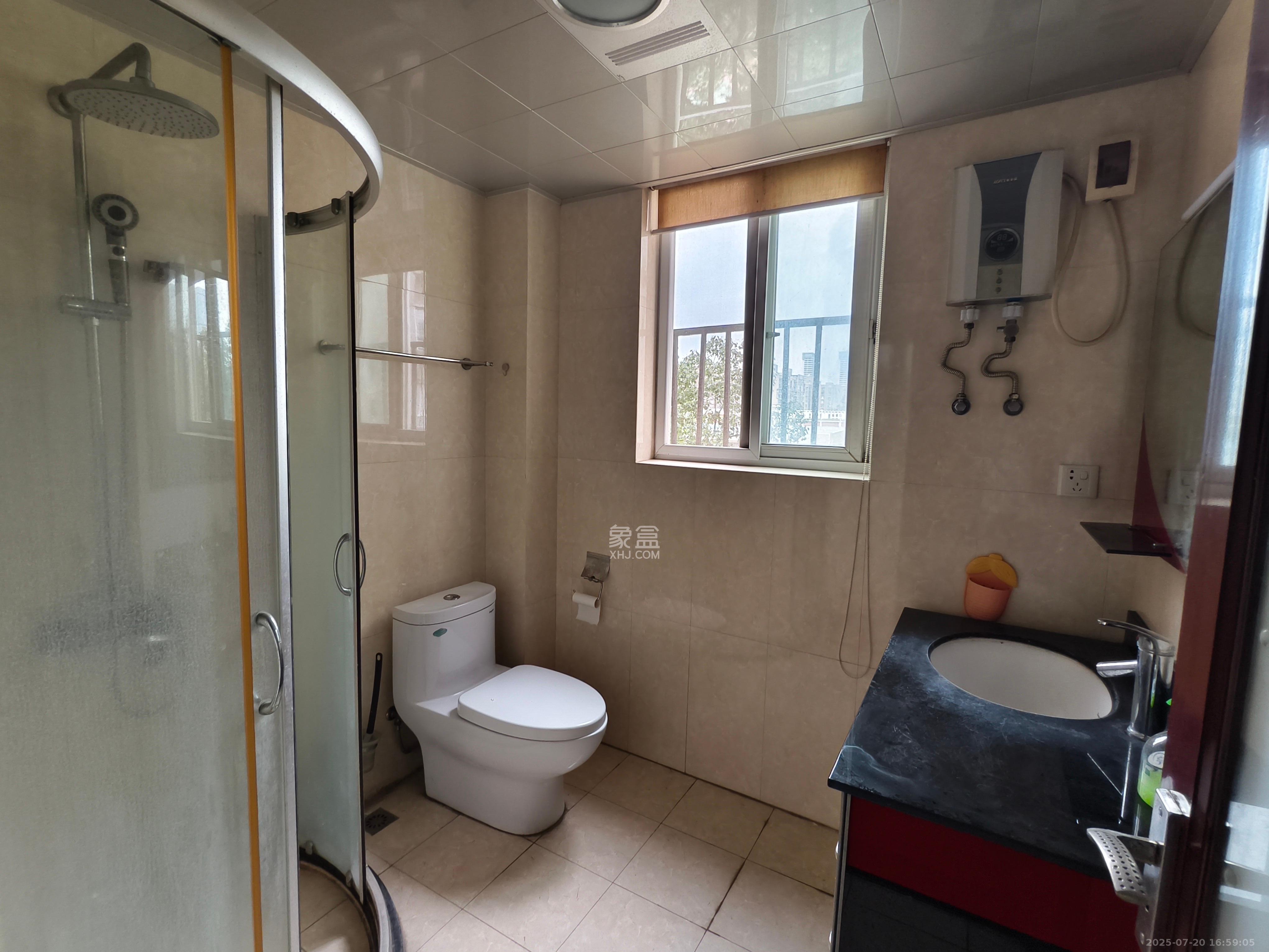 嘉盛华庭(一期、二期、三期) 3室2厅2卫 3600.0元/月 嘉盛华庭(一期、二期、三期) 3室2厅2卫 3600.0元/月室内图