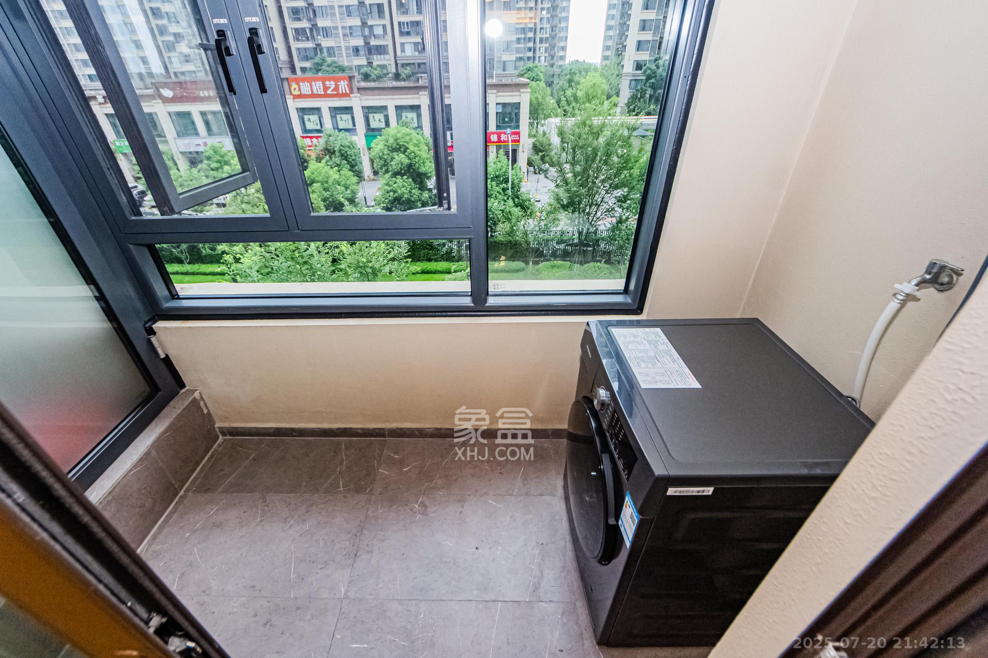 龙湖春江天玺 4室2厅2卫 215.0万 龙湖春江天玺 4室2厅2卫 215.0万阳台