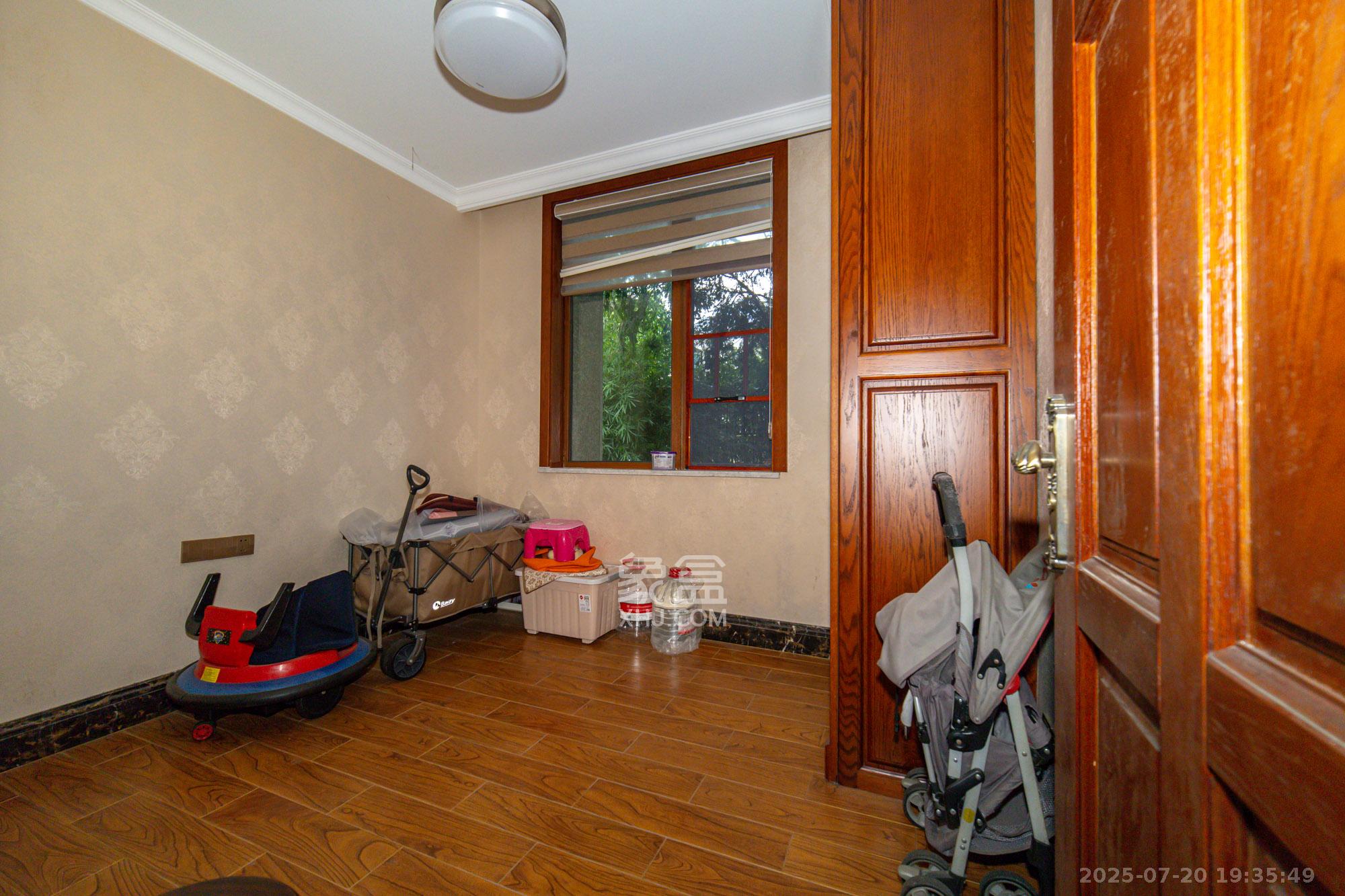 碧桂园威尼斯城  7室2厅6卫    668.98万卧室