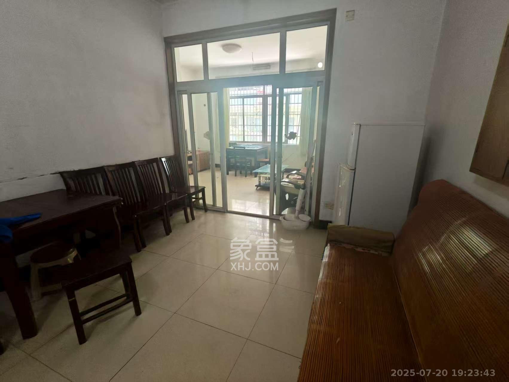 省水院宿舍 3室2厅1卫 2100.0元/月 省水院宿舍 3室2厅1卫 2100.0元/月室内图