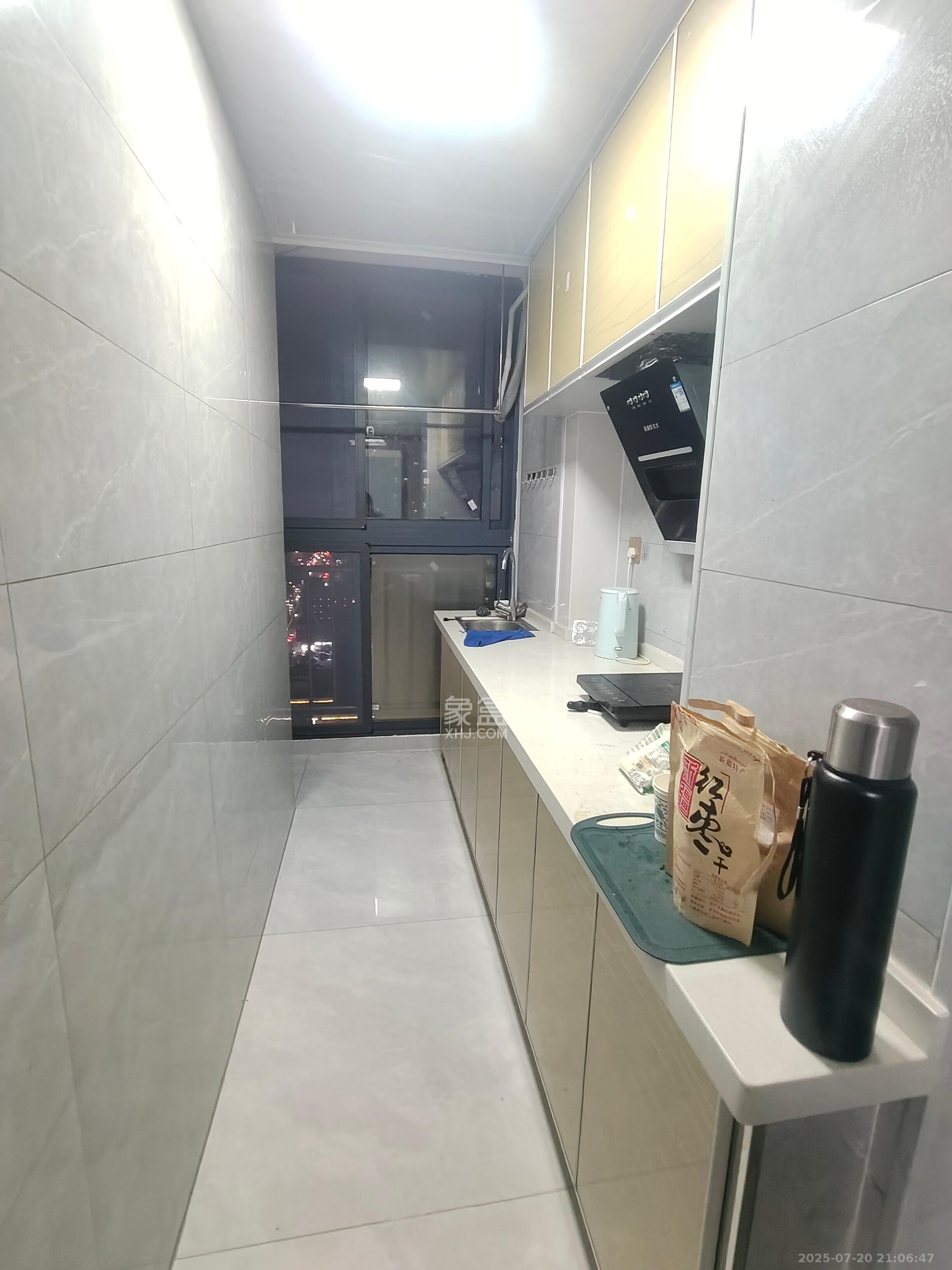 国储电脑城  1室1厅1卫    1500.0元/月室内图