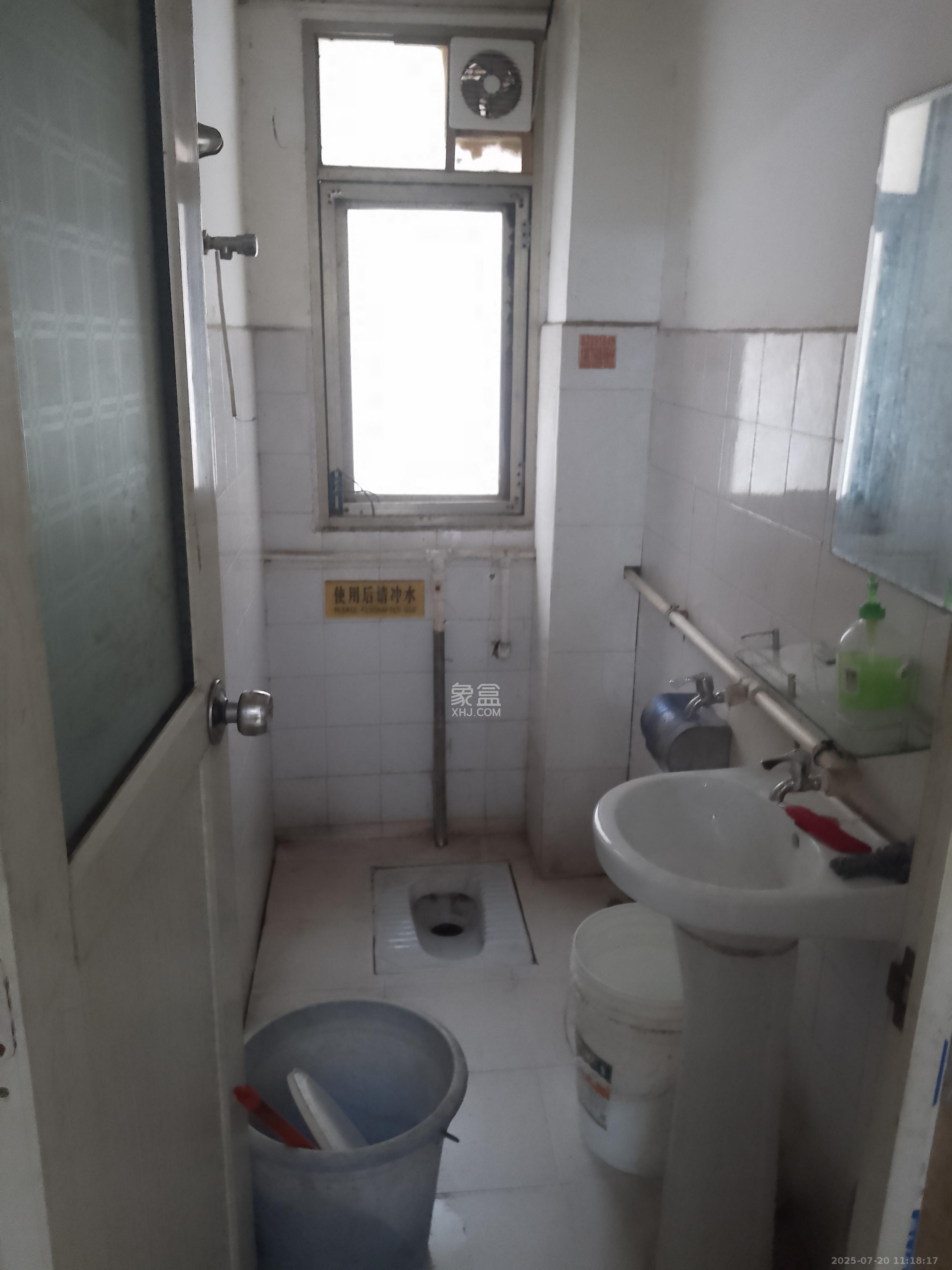 向东南社区 2室1厅1卫 2400.0元/月 向东南社区 2室1厅1卫 2400.0元/月室内图