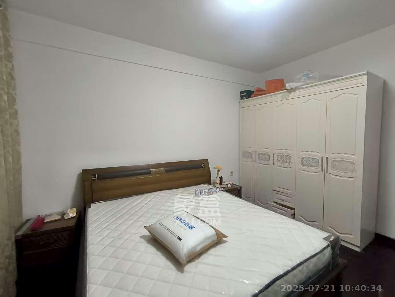 阳光100三期 3室2厅1卫 2700.0元/月 阳光100三期 3室2厅1卫 2700.0元/月室内图